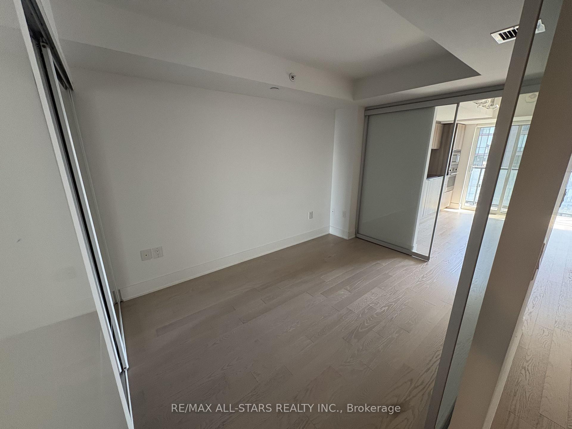 Photo 5 of Unit 2102, 955 Bay Street, Toronto, Bay Street Corridor — HOMEH