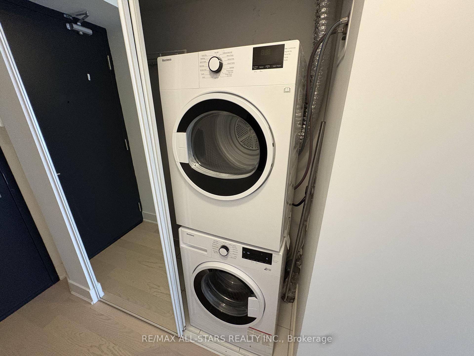 Photo 7 of Unit 2102, 955 Bay Street, Toronto, Bay Street Corridor — HOMEH