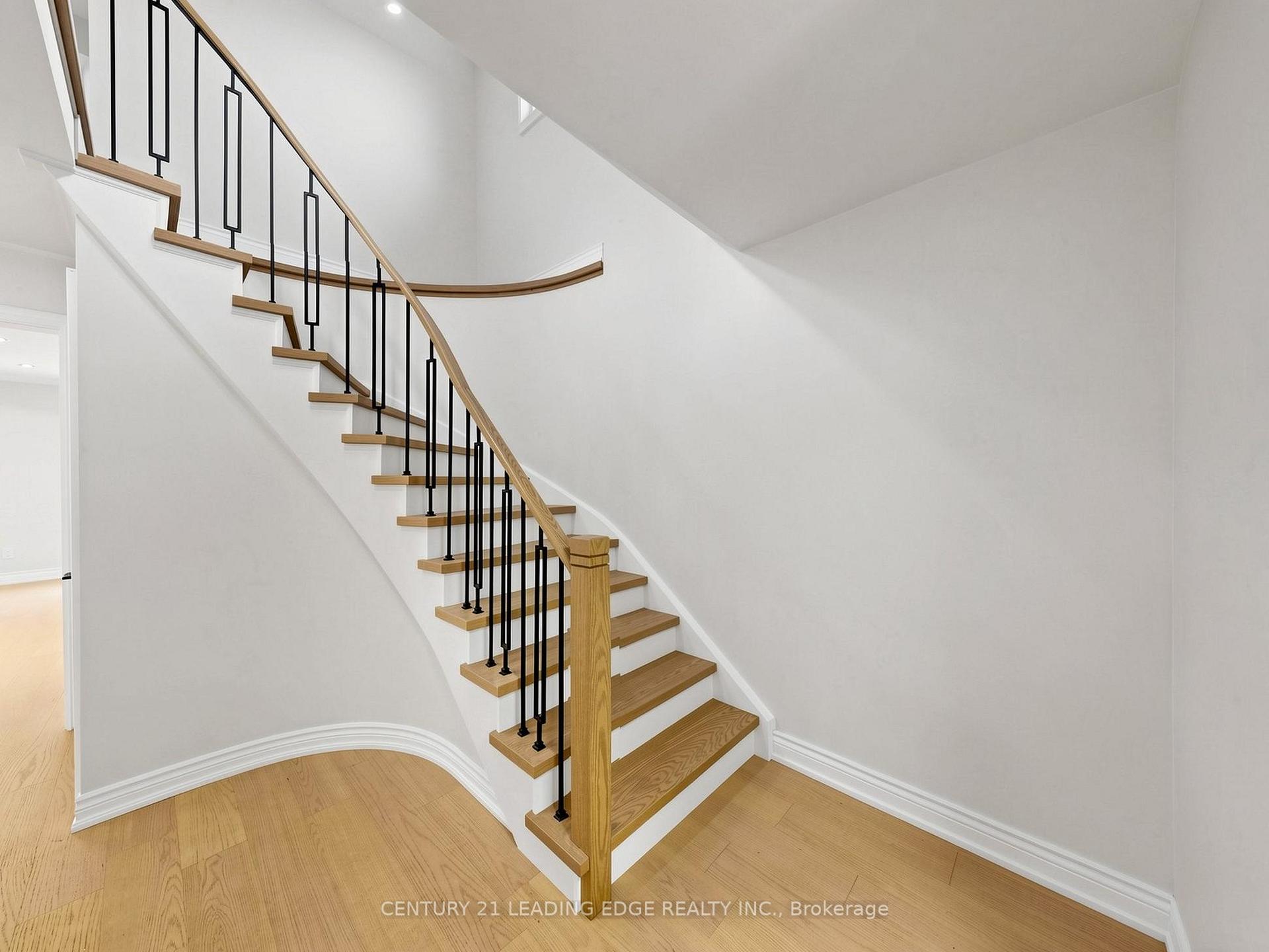 Photo 4 of 23 Spragg Circle, Markham, Markham Village — HOMEH