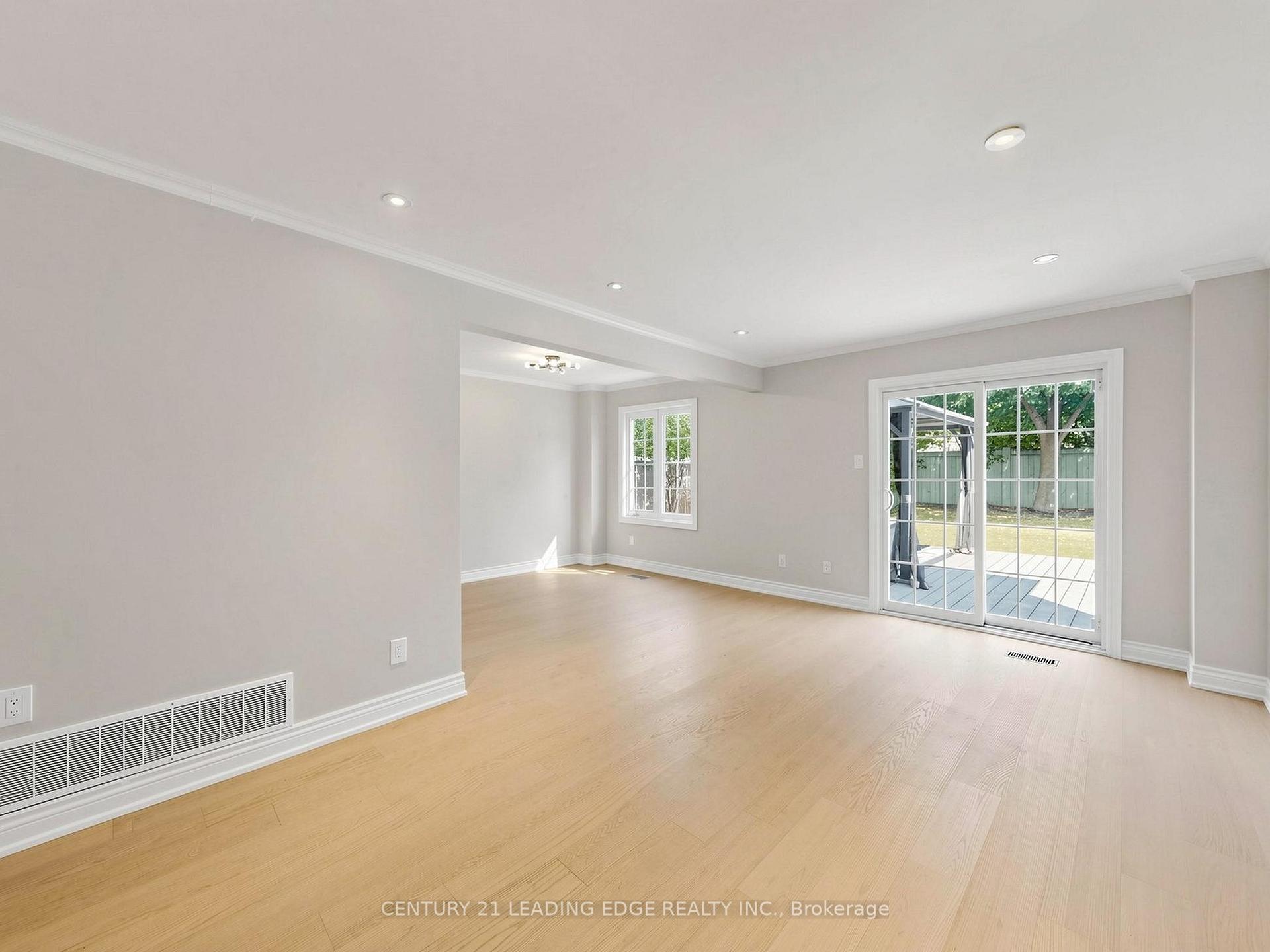 Photo 5 of 23 Spragg Circle, Markham, Markham Village — HOMEH