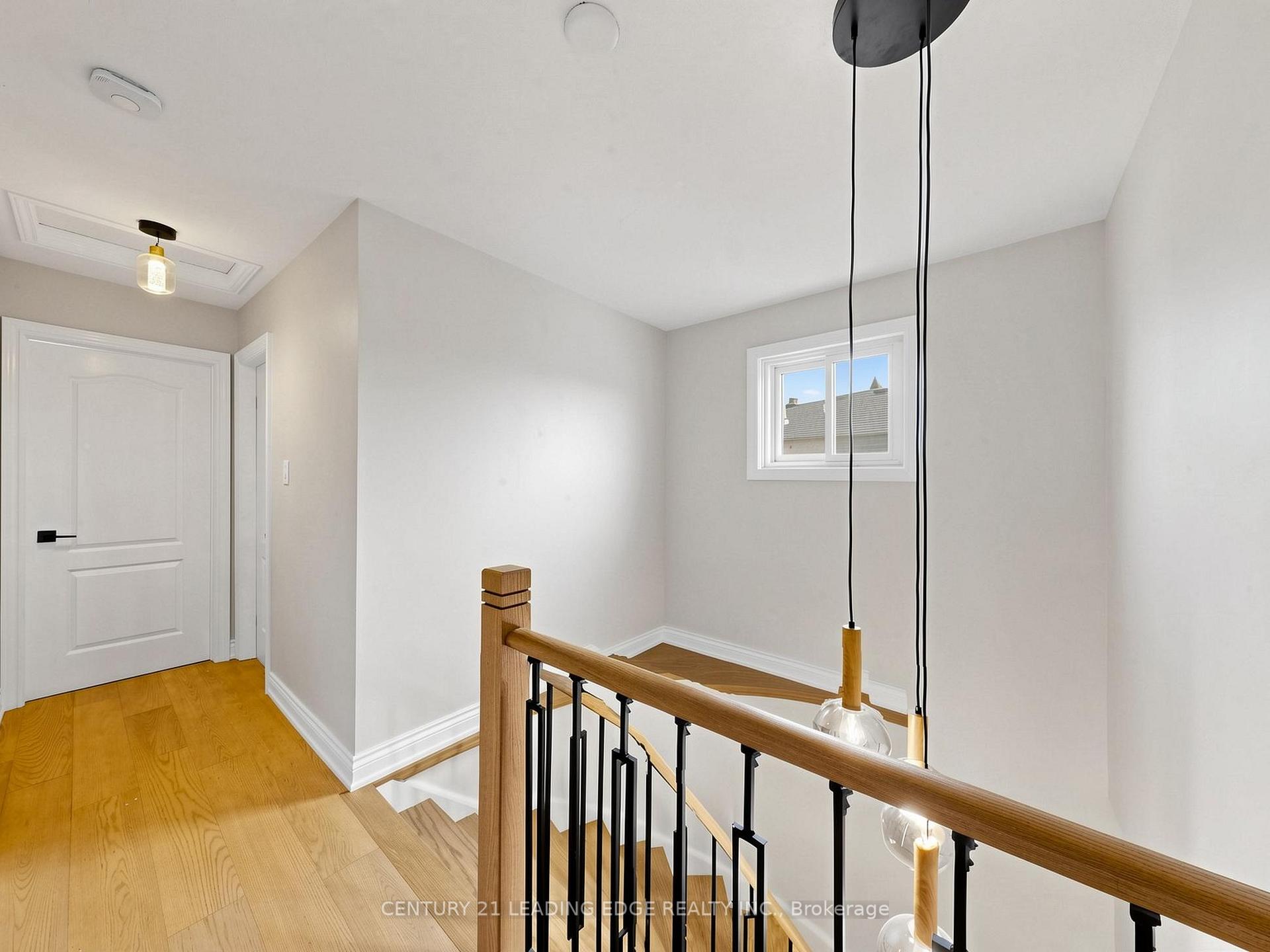 Photo 14 of 23 Spragg Circle, Markham, Markham Village — HOMEH