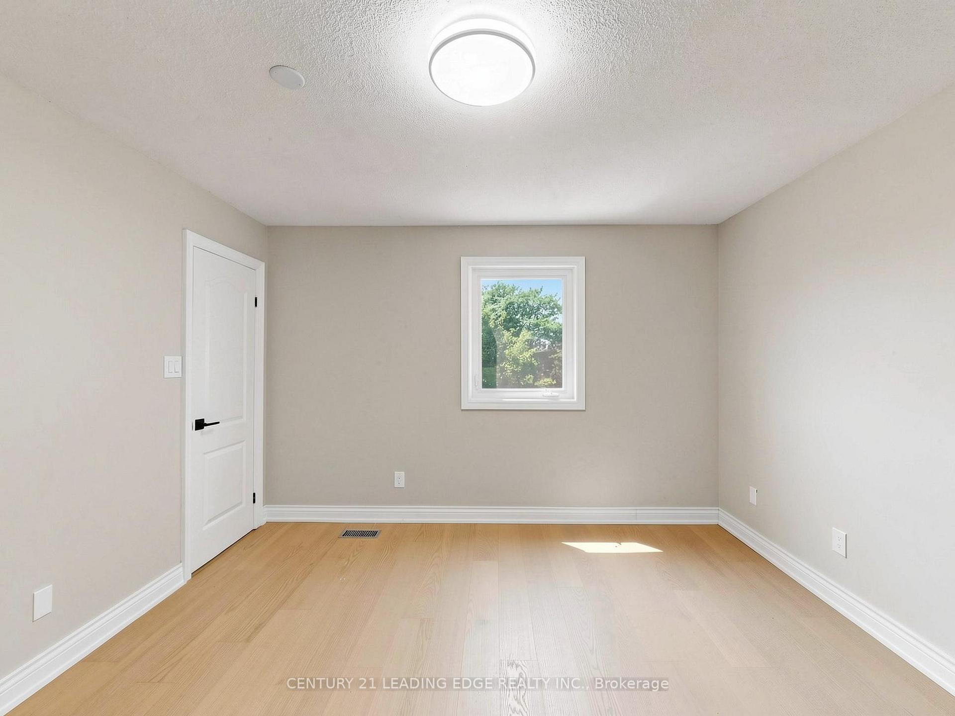 Photo 15 of 23 Spragg Circle, Markham, Markham Village — HOMEH