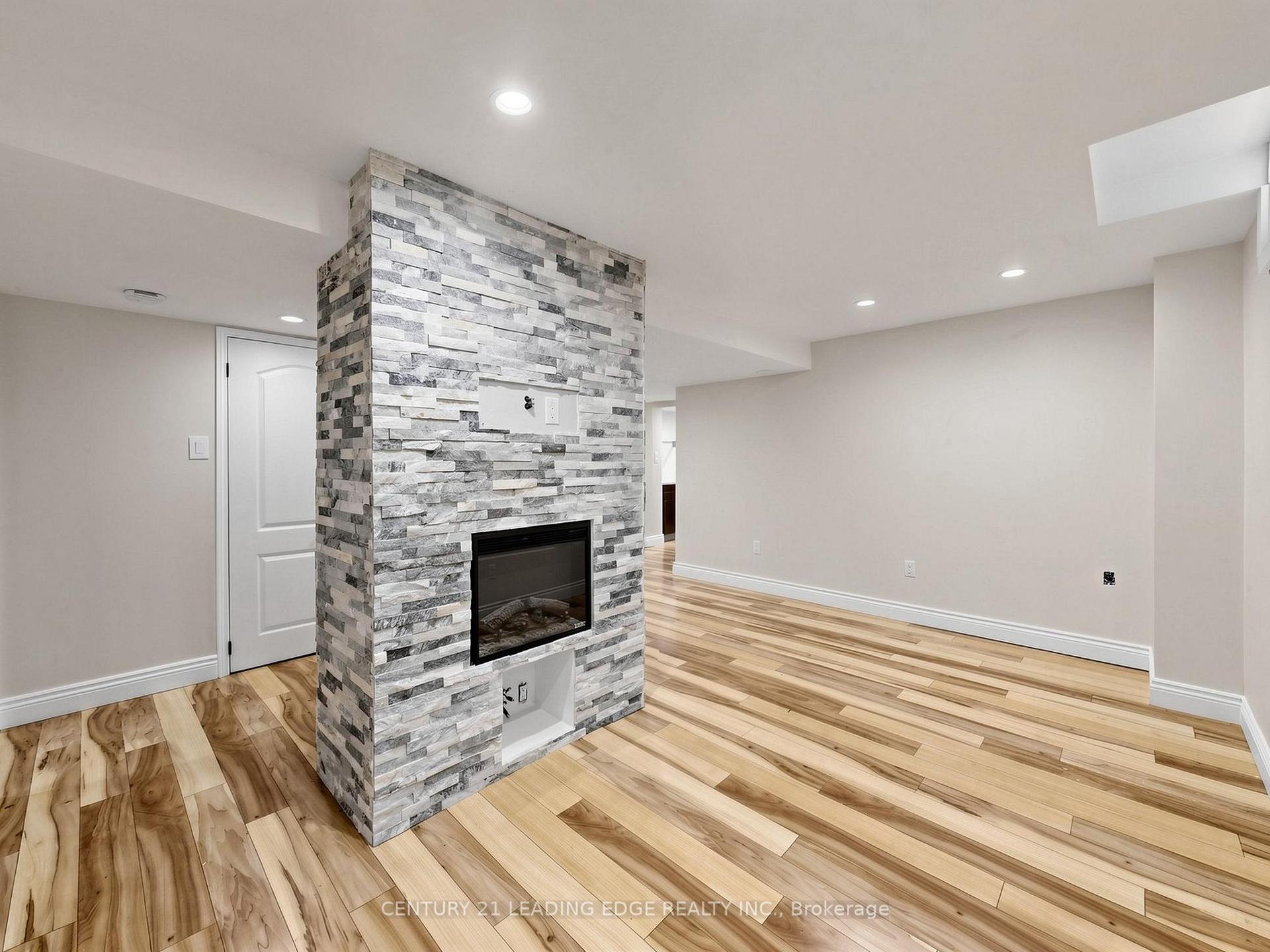 Photo 28 of 23 Spragg Circle, Markham, Markham Village — HOMEH