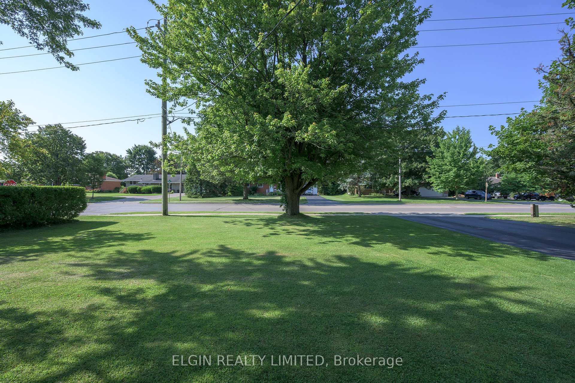 Photo 5 of 664 Elm Street, St. Thomas — HOMEH