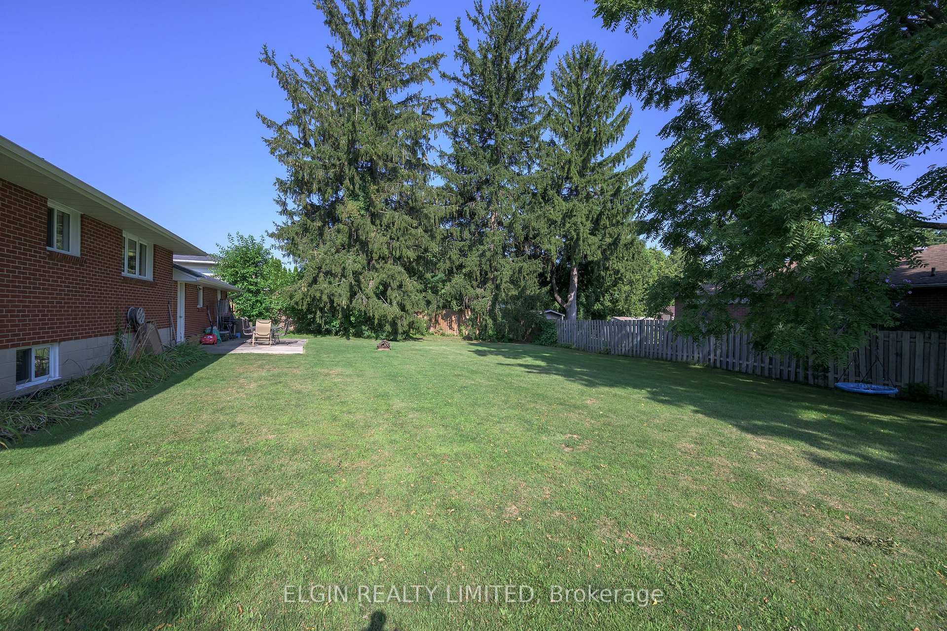 Photo 6 of 664 Elm Street, St. Thomas — HOMEH