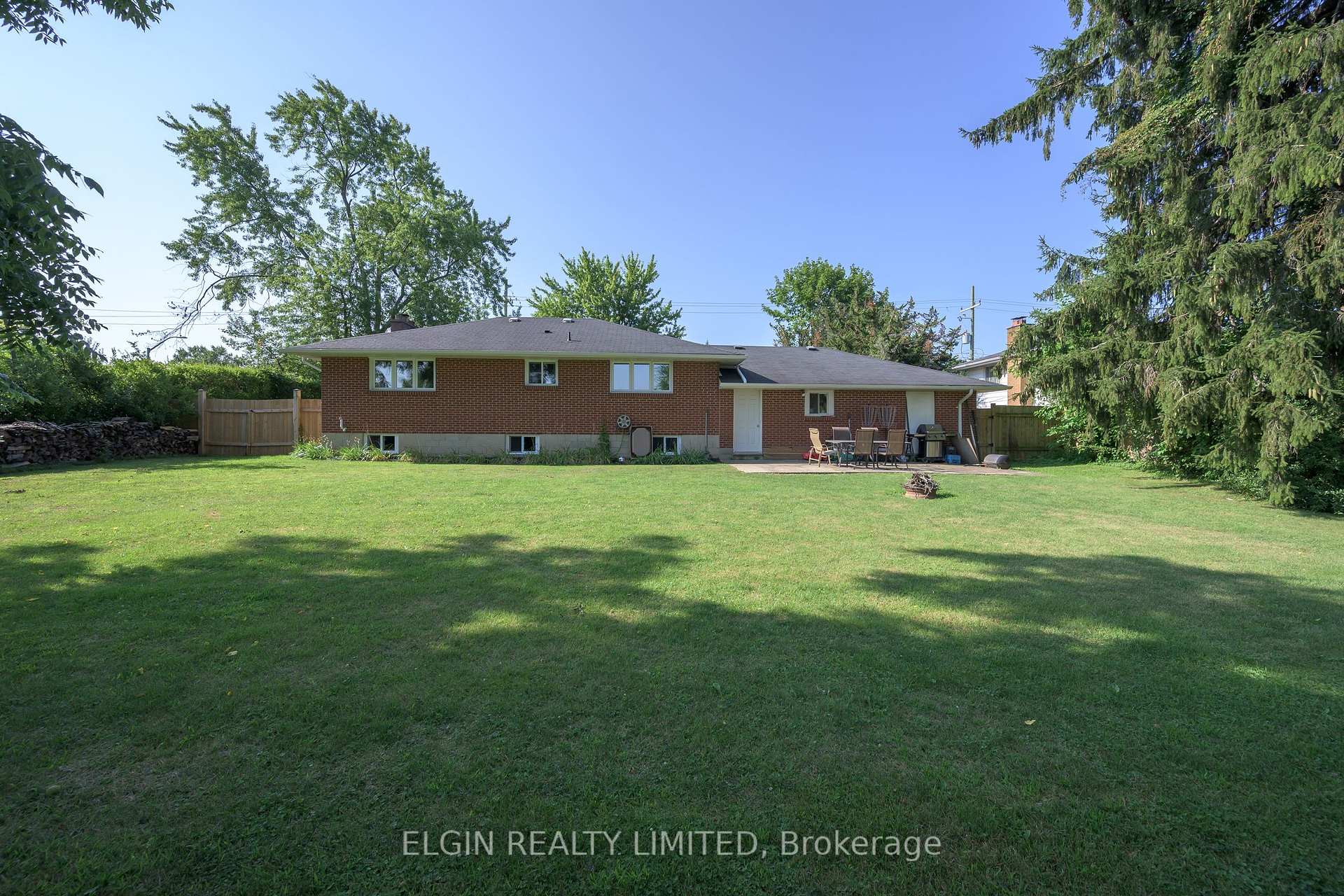Photo 8 of 664 Elm Street, St. Thomas — HOMEH