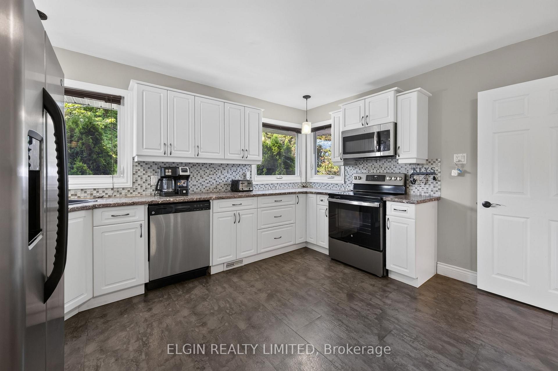 Photo 15 of 664 Elm Street, St. Thomas — HOMEH