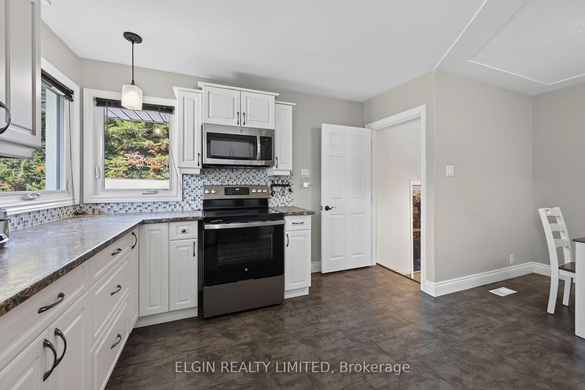 Photo 18 of 664 Elm Street, St. Thomas — HOMEH
