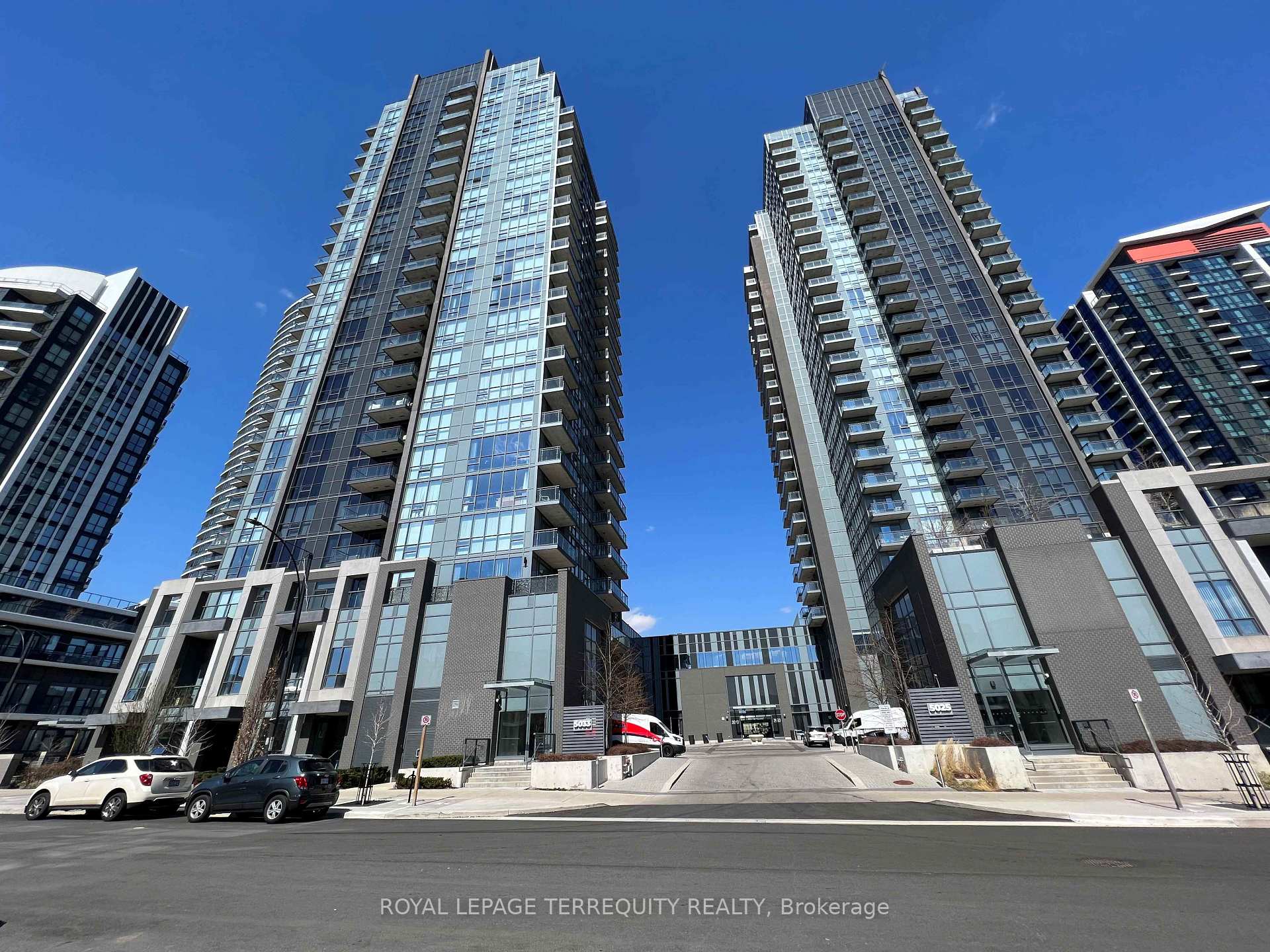 Front of Unit 1317, 5033 Four Springs Avenue