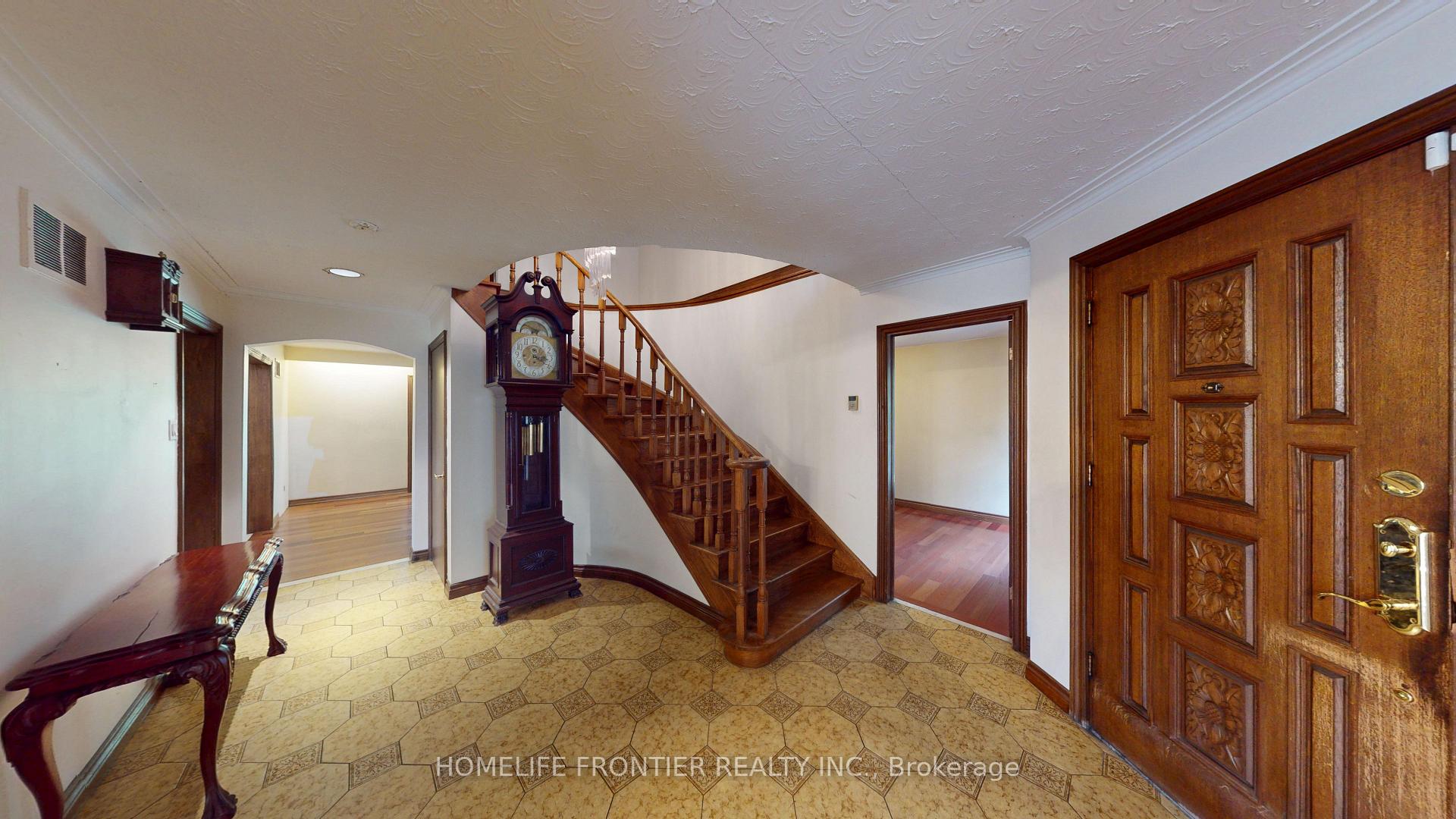 Photo 5 of 36 Riverdale Drive, Etobicoke, Thistletown-Beaumonde Heights — HOMEH