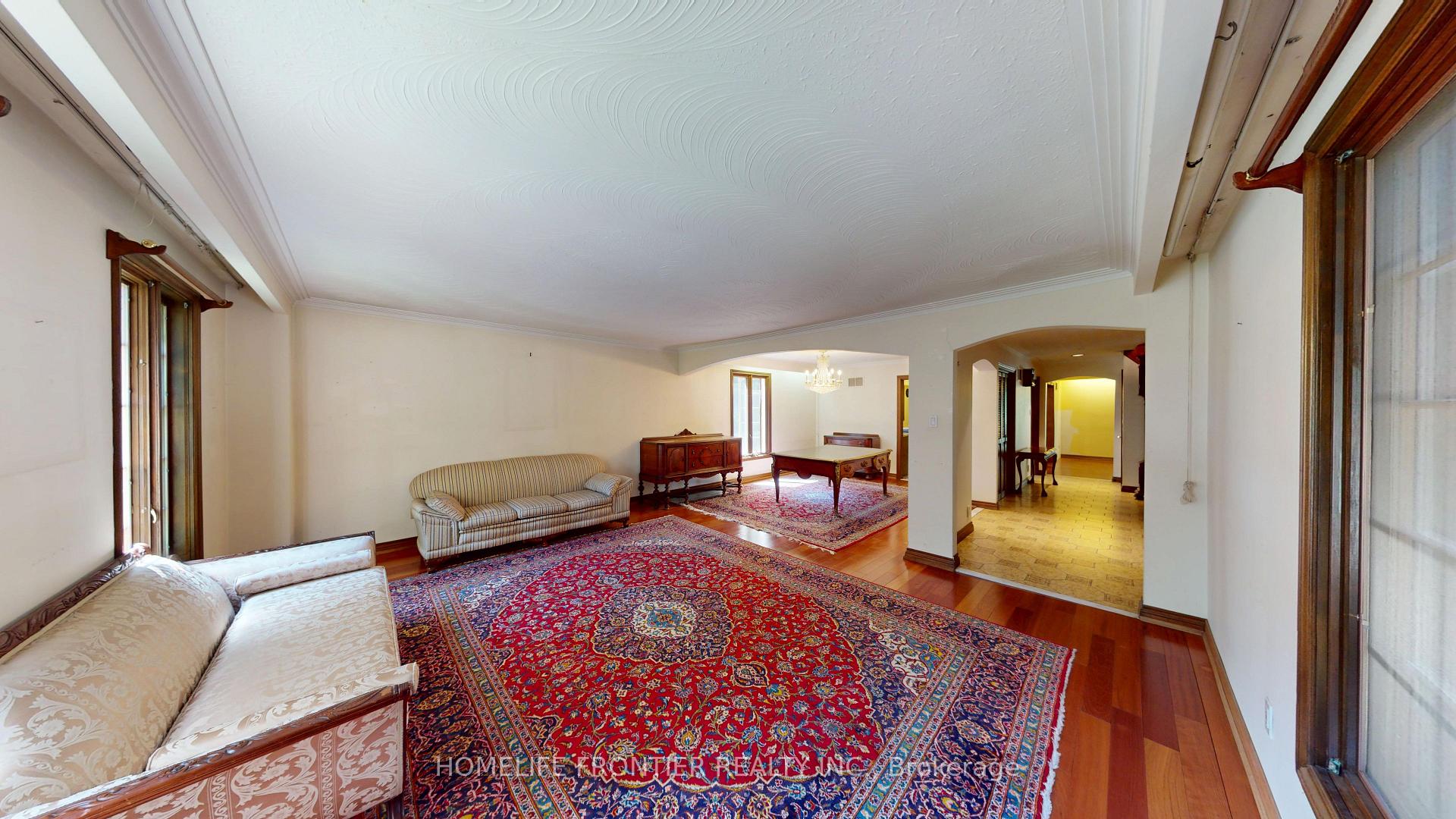 Photo 6 of 36 Riverdale Drive, Etobicoke, Thistletown-Beaumonde Heights — HOMEH