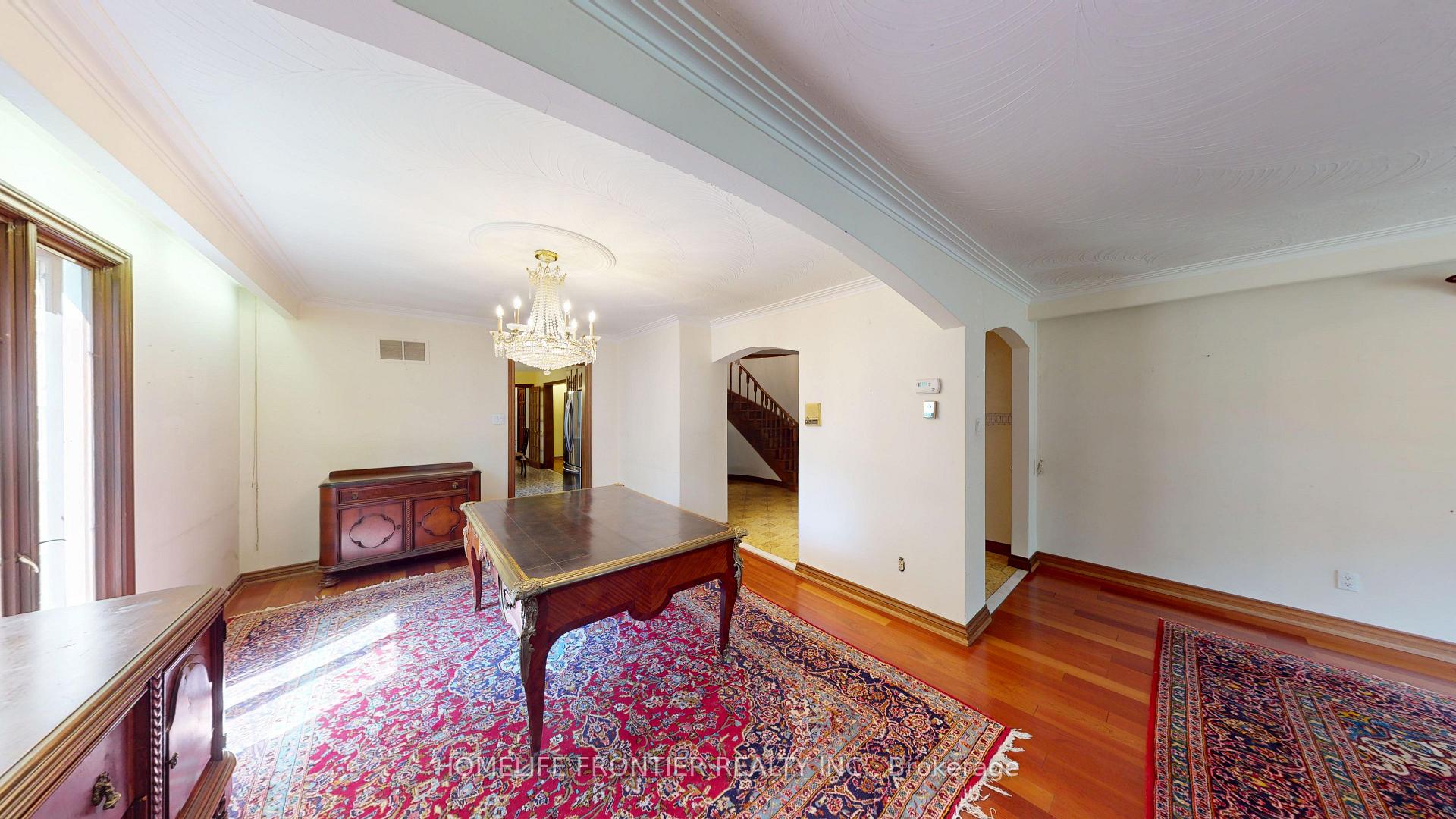 Photo 9 of 36 Riverdale Drive, Etobicoke, Thistletown-Beaumonde Heights — HOMEH