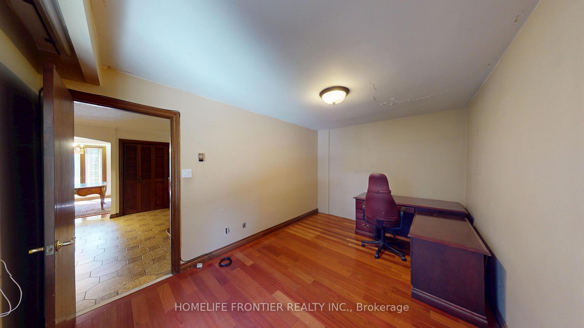 Photo 10 of 36 Riverdale Drive, Etobicoke, Thistletown-Beaumonde Heights — HOMEH