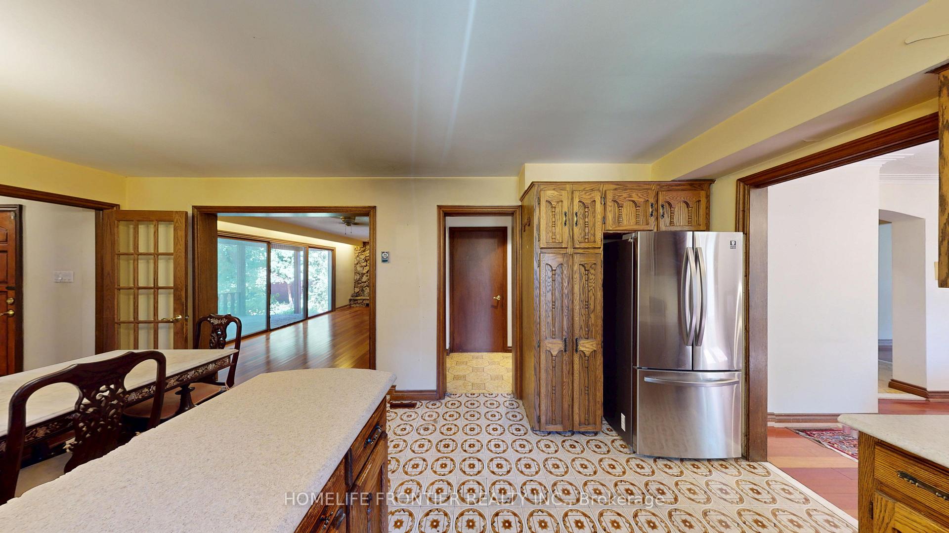 Photo 12 of 36 Riverdale Drive, Etobicoke, Thistletown-Beaumonde Heights — HOMEH