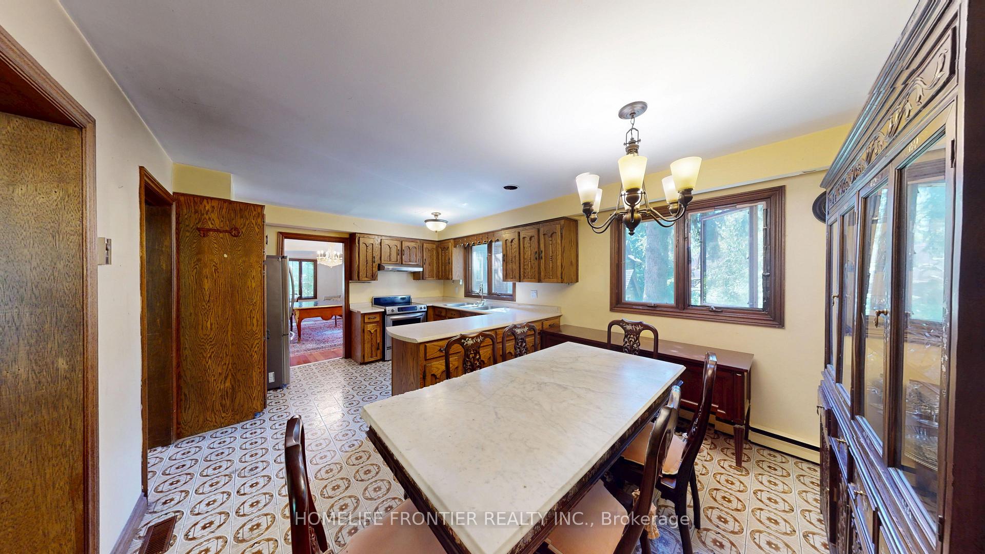 Photo 14 of 36 Riverdale Drive, Etobicoke, Thistletown-Beaumonde Heights — HOMEH