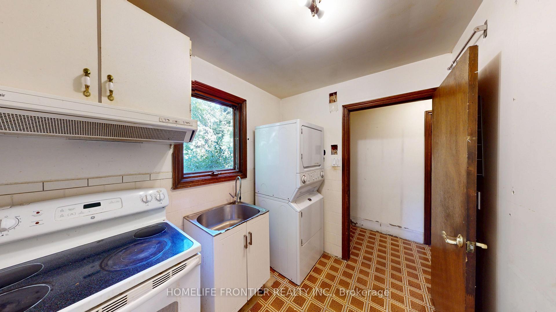 Photo 16 of 36 Riverdale Drive, Etobicoke, Thistletown-Beaumonde Heights — HOMEH