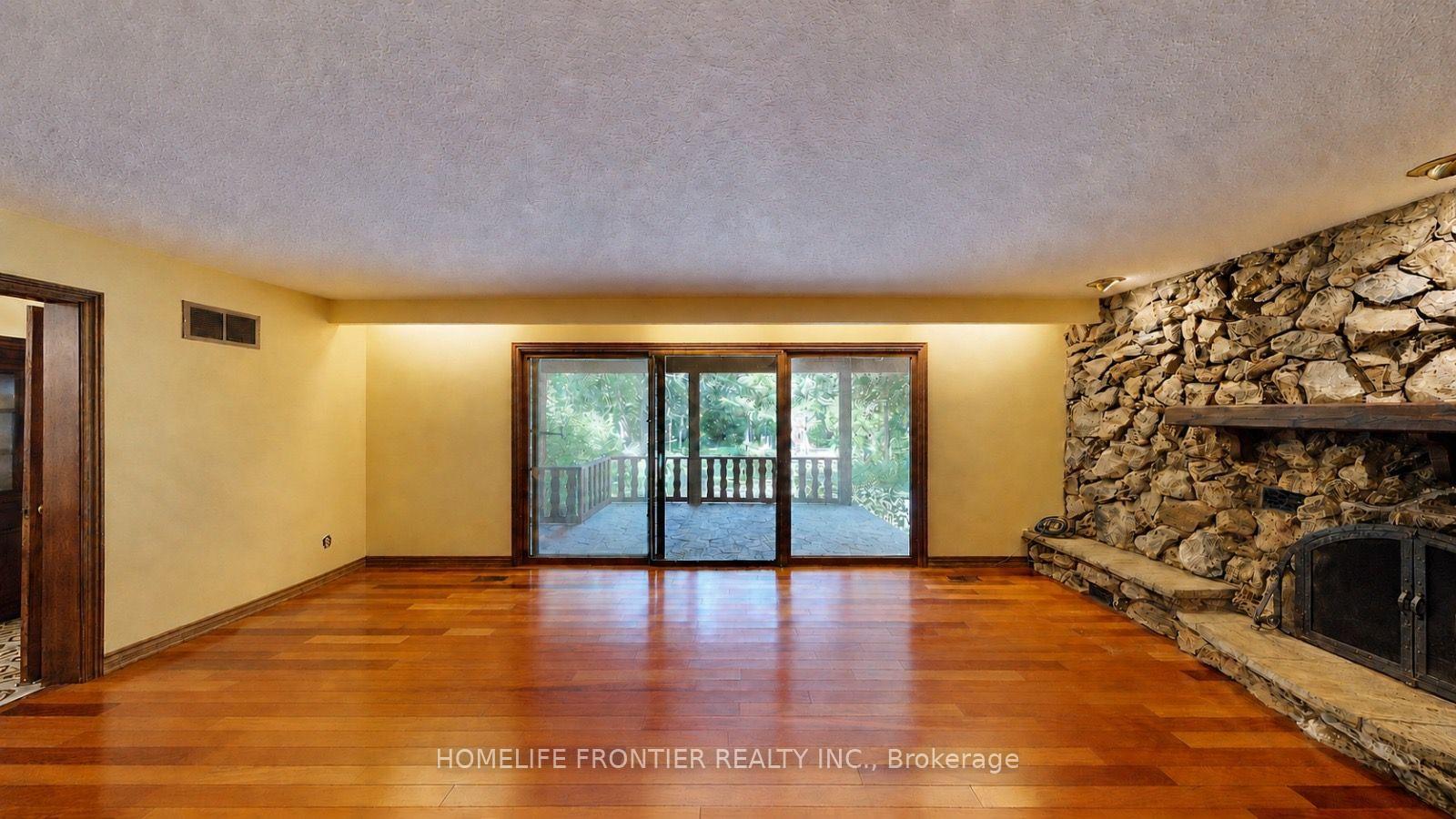Photo 17 of 36 Riverdale Drive, Etobicoke, Thistletown-Beaumonde Heights — HOMEH