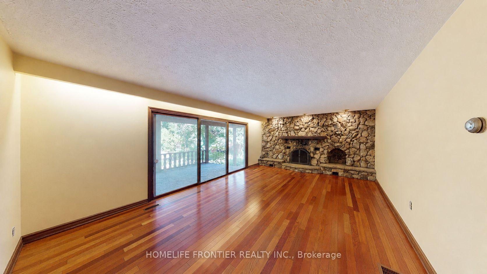Photo 18 of 36 Riverdale Drive, Etobicoke, Thistletown-Beaumonde Heights — HOMEH