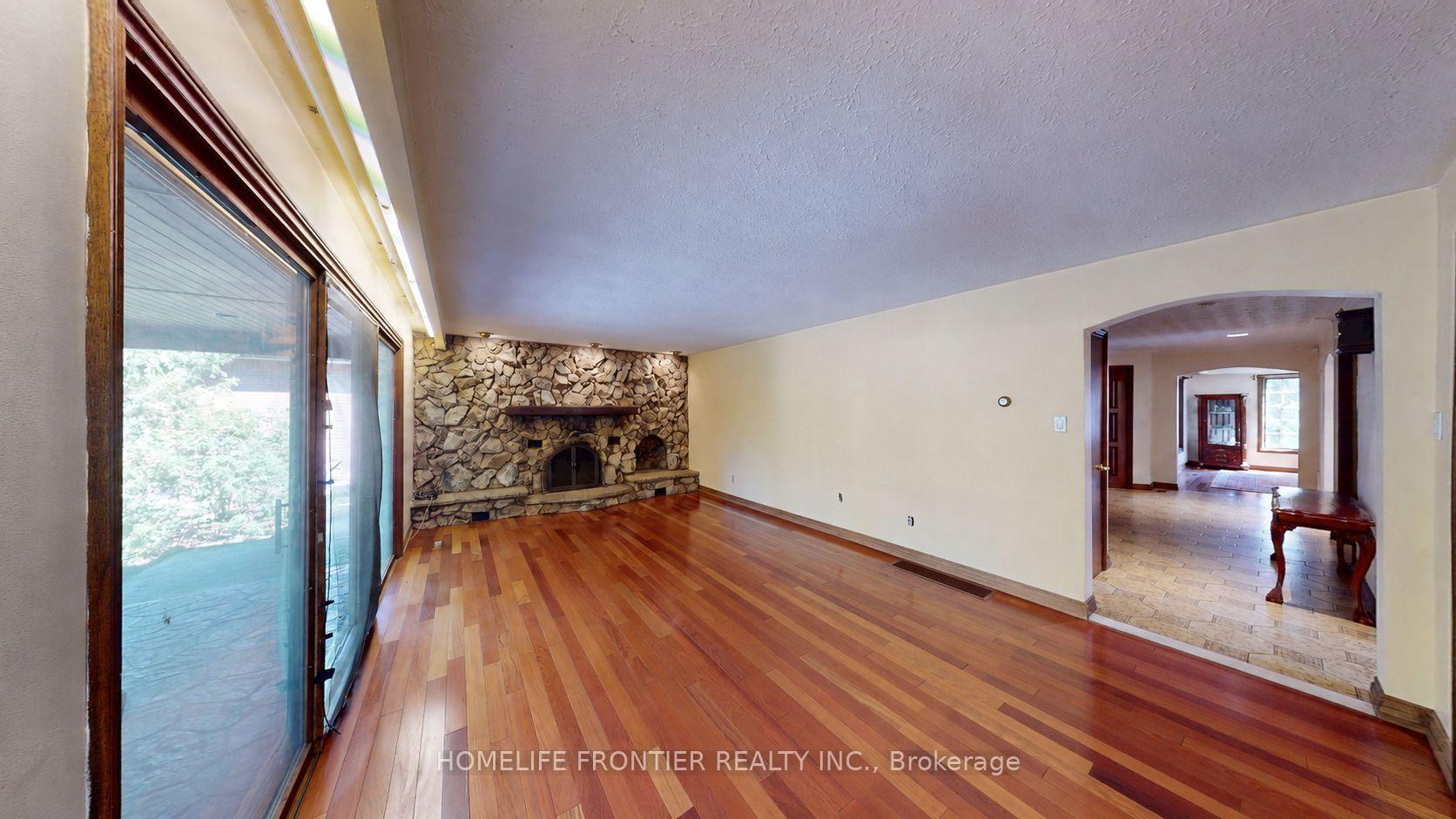 Photo 19 of 36 Riverdale Drive, Etobicoke, Thistletown-Beaumonde Heights — HOMEH