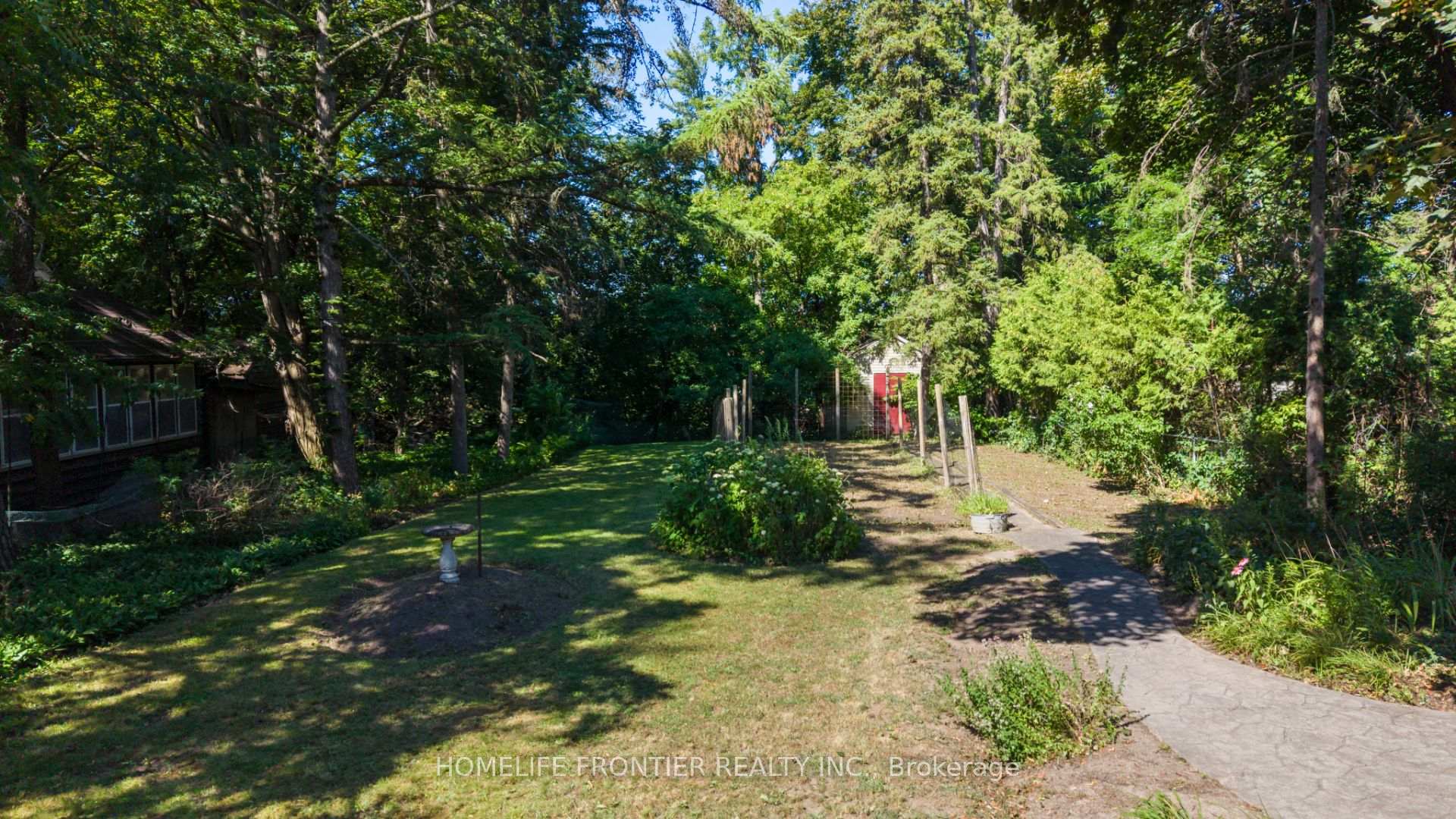 Photo 26 of 36 Riverdale Drive, Etobicoke, Thistletown-Beaumonde Heights — HOMEH