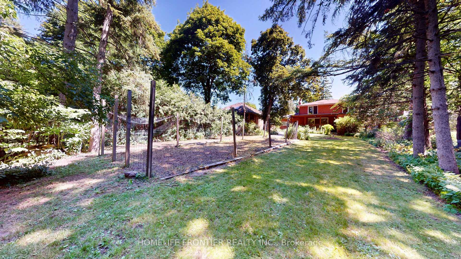 Photo 27 of 36 Riverdale Drive, Etobicoke, Thistletown-Beaumonde Heights — HOMEH