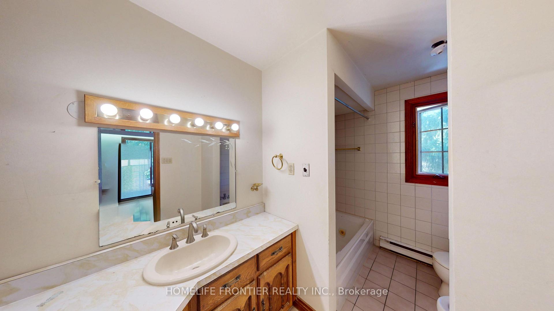 Photo 35 of 36 Riverdale Drive, Etobicoke, Thistletown-Beaumonde Heights — HOMEH