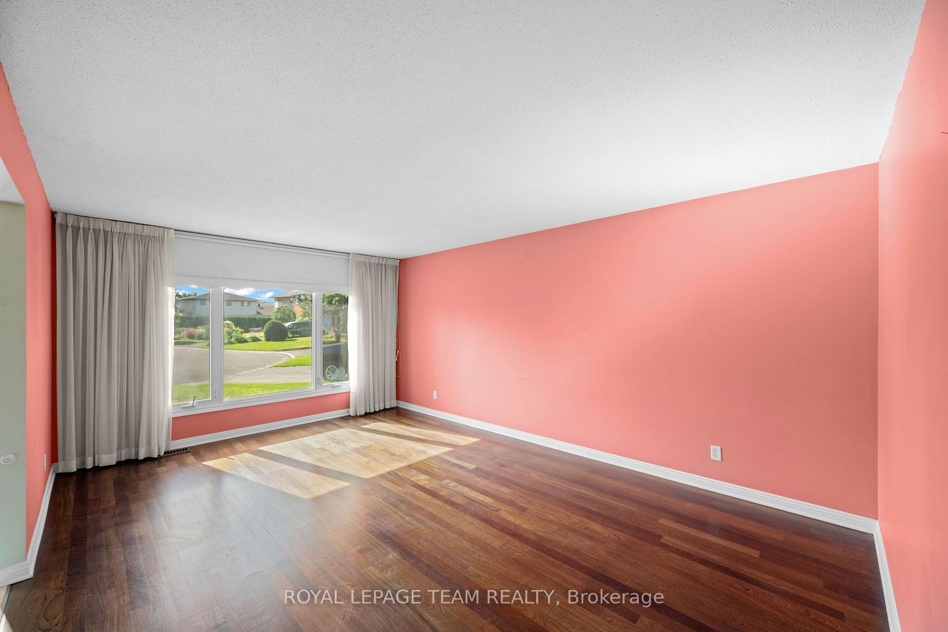 Photo 8 of 22 Markham Avenue, Ottawa, Craig Henry/Woodvale — HOMEH