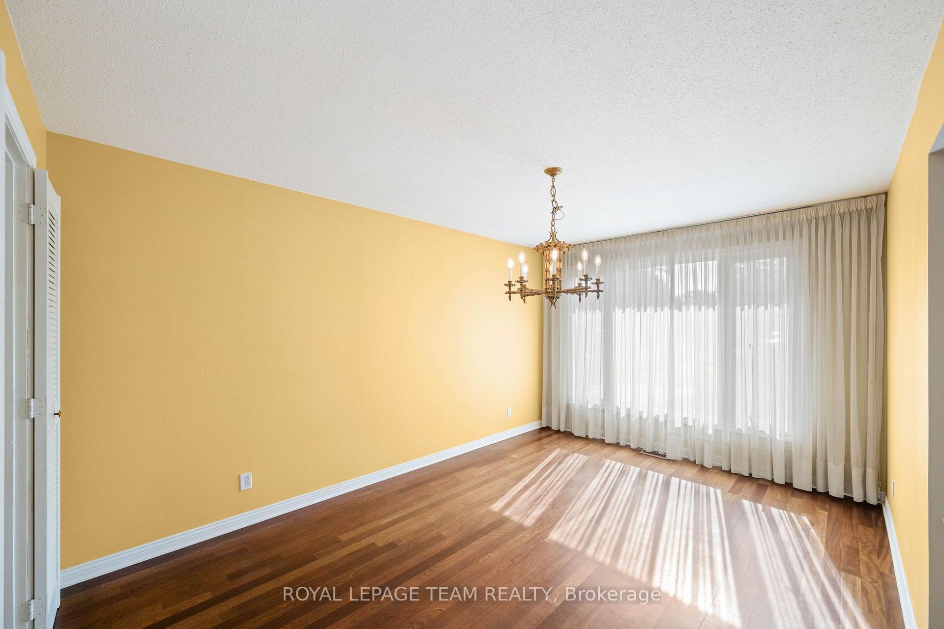Photo 10 of 22 Markham Avenue, Ottawa, Craig Henry/Woodvale — HOMEH