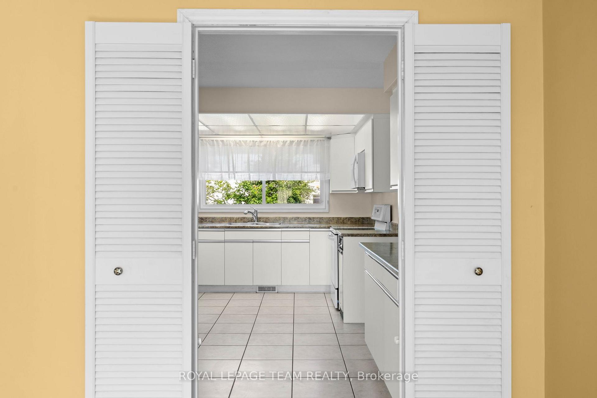Photo 12 of 22 Markham Avenue, Ottawa, Craig Henry/Woodvale — HOMEH