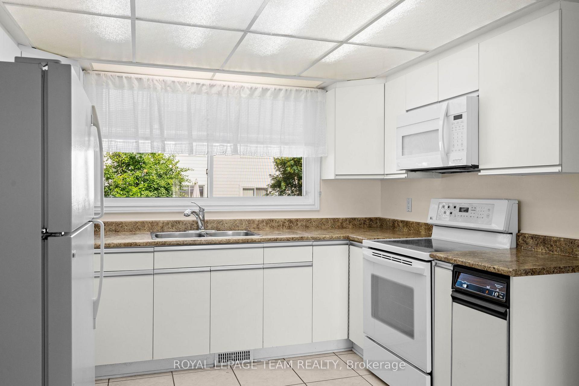 Photo 14 of 22 Markham Avenue, Ottawa, Craig Henry/Woodvale — HOMEH