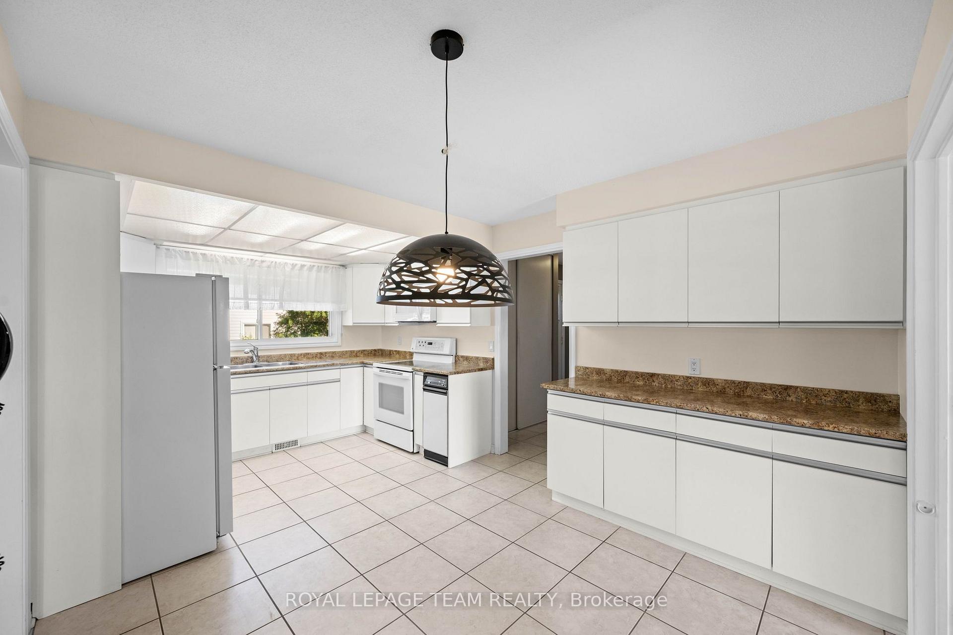 Photo 15 of 22 Markham Avenue, Ottawa, Craig Henry/Woodvale — HOMEH