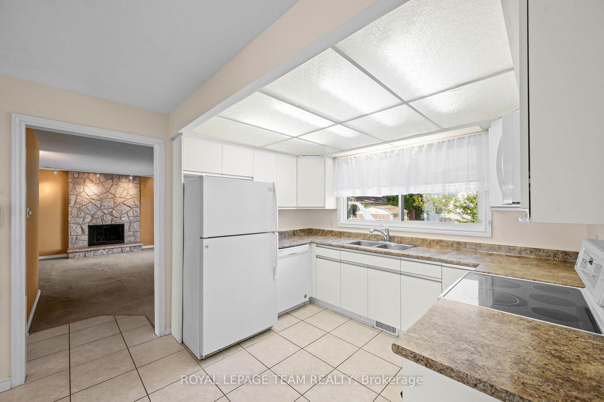 Photo 16 of 22 Markham Avenue, Ottawa, Craig Henry/Woodvale — HOMEH