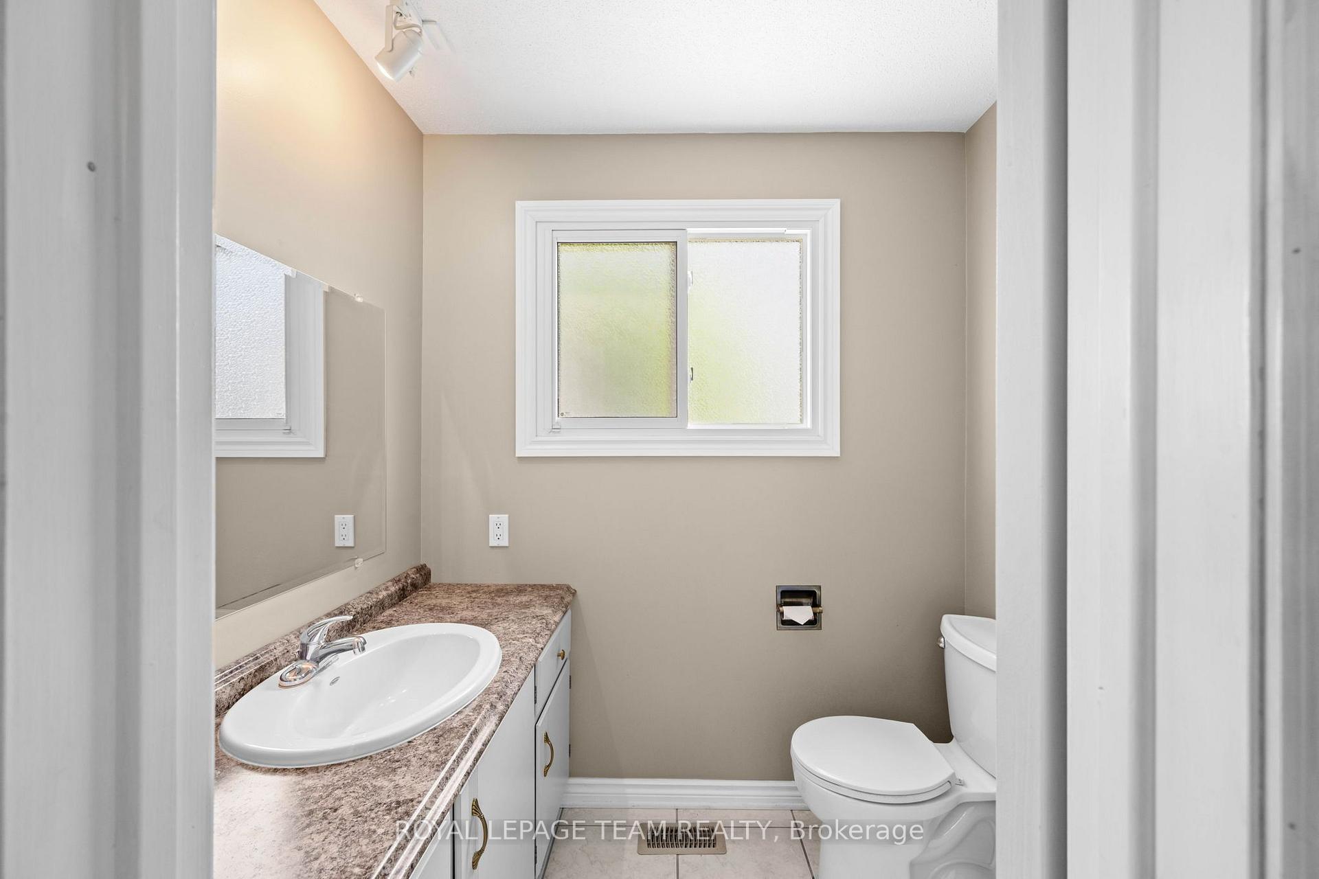 Photo 17 of 22 Markham Avenue, Ottawa, Craig Henry/Woodvale — HOMEH