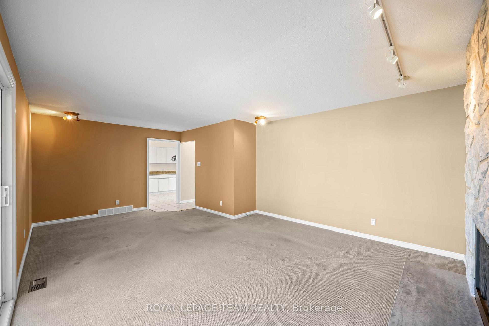 Photo 22 of 22 Markham Avenue, Ottawa, Craig Henry/Woodvale — HOMEH