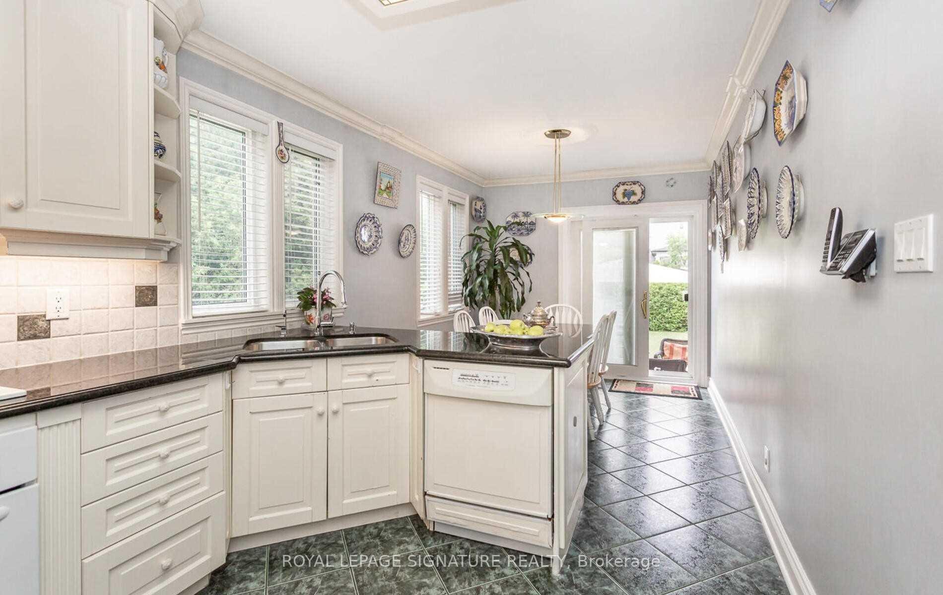 Photo 7 of 2 Hillcrest Drive, Toronto, Wychwood — HOMEH