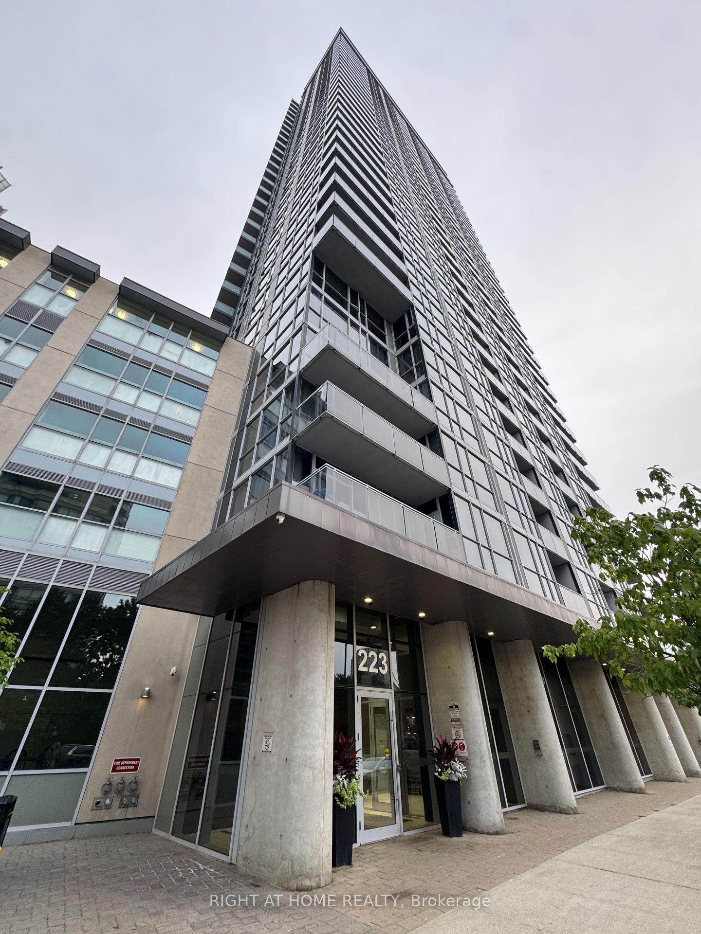 Photo 2 of Unit 1710, 223 Webb Drive, Mississauga, City Centre — HOMEH
