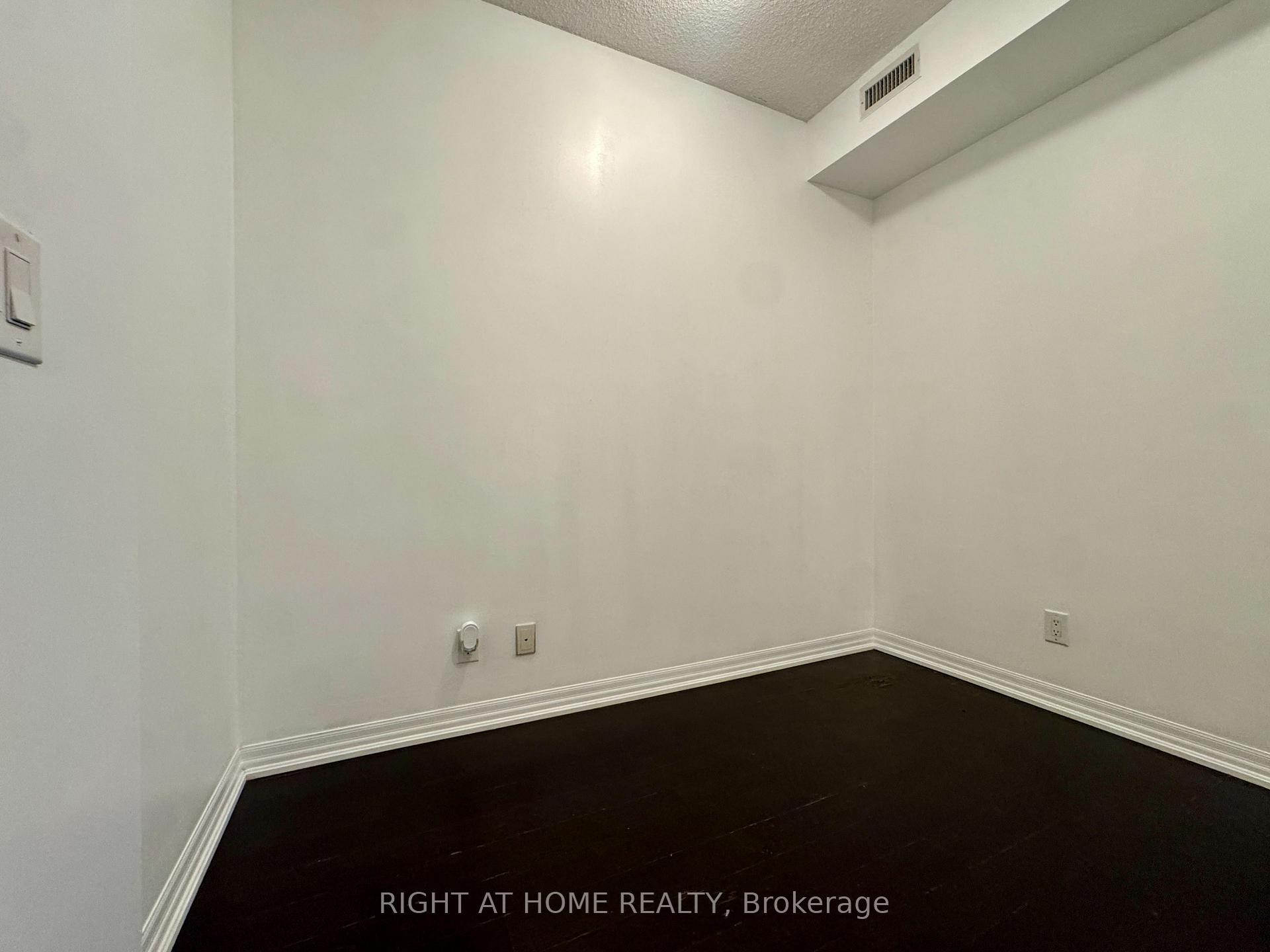 Photo 4 of Unit 1710, 223 Webb Drive, Mississauga, City Centre — HOMEH