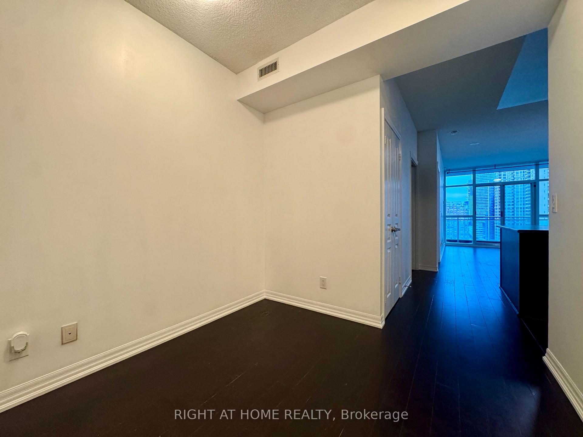 Photo 5 of Unit 1710, 223 Webb Drive, Mississauga, City Centre — HOMEH