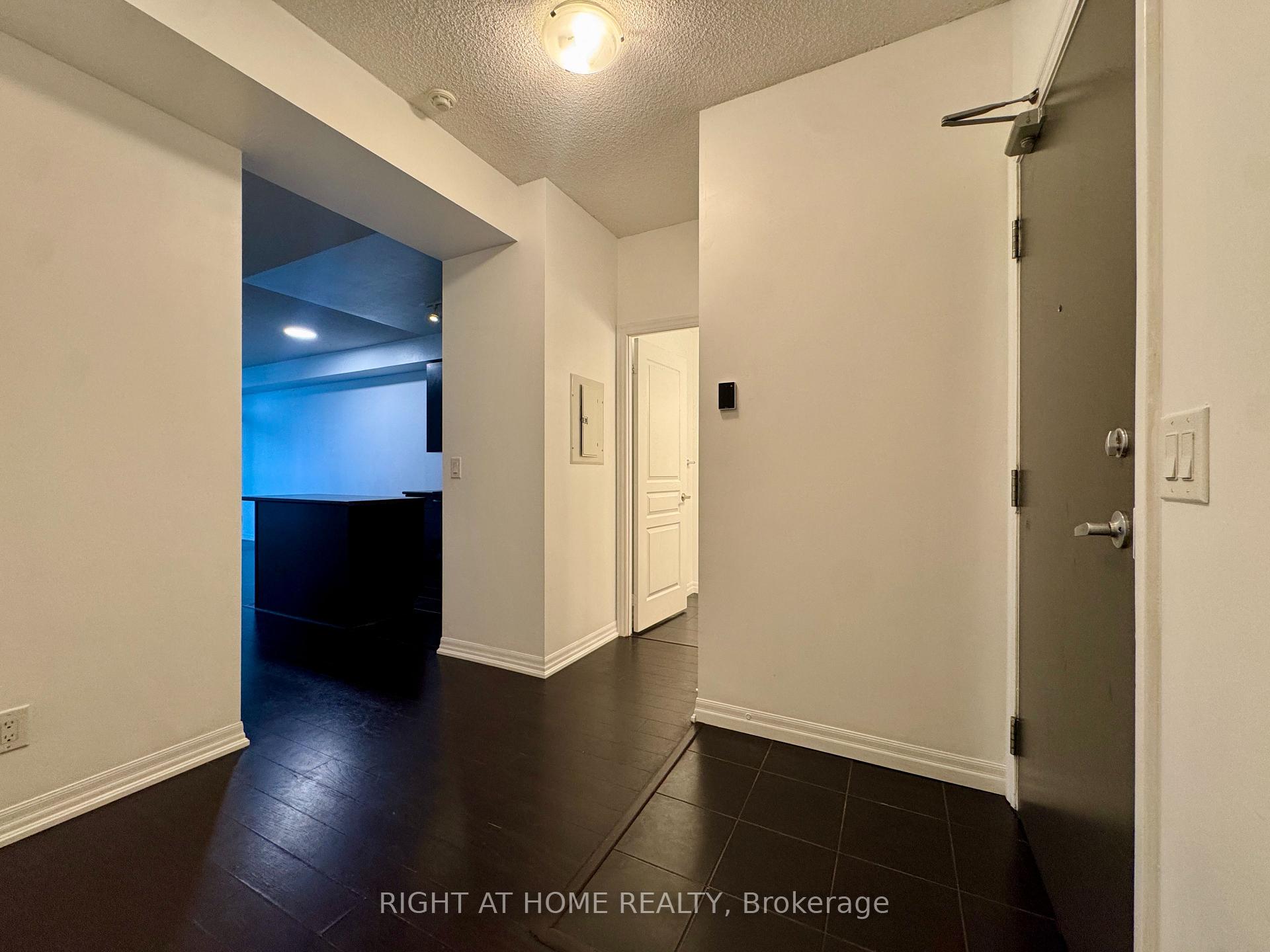 Photo 6 of Unit 1710, 223 Webb Drive, Mississauga, City Centre — HOMEH