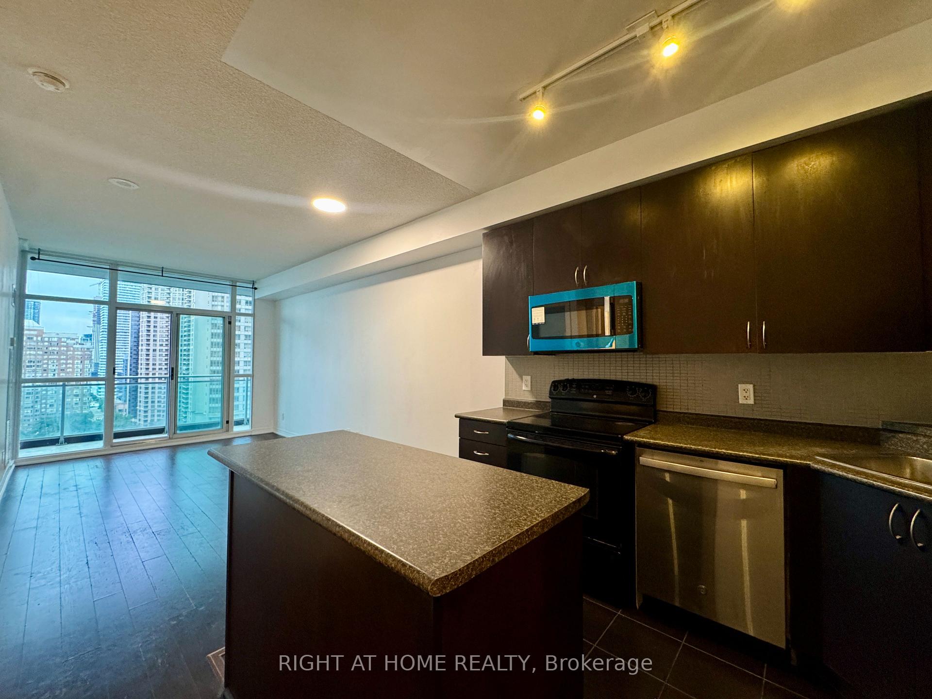 Photo 8 of Unit 1710, 223 Webb Drive, Mississauga, City Centre — HOMEH
