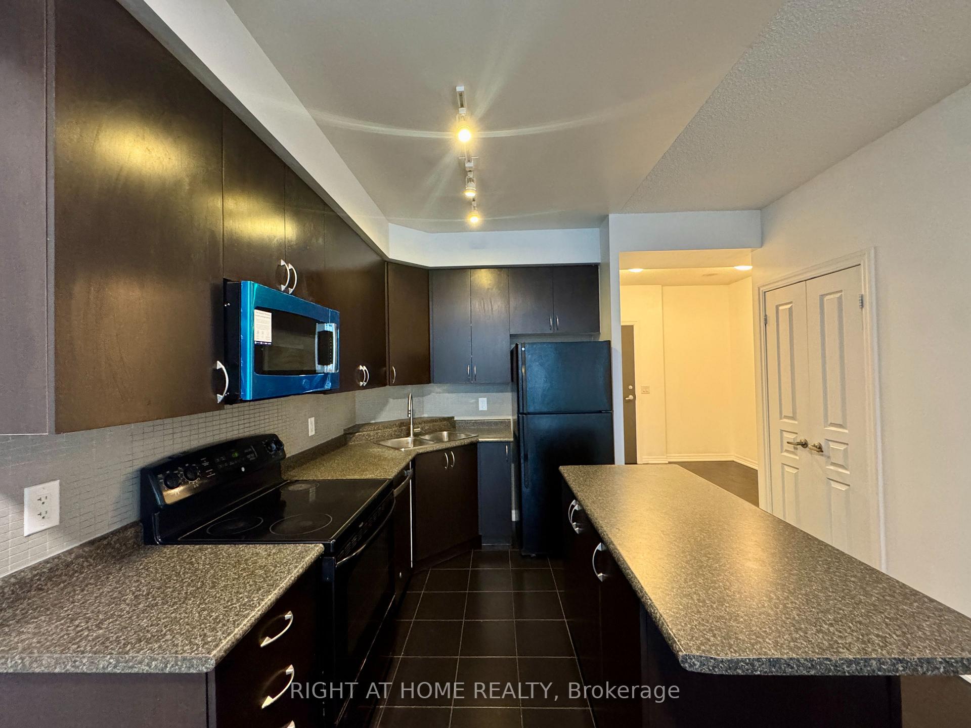 Photo 9 of Unit 1710, 223 Webb Drive, Mississauga, City Centre — HOMEH