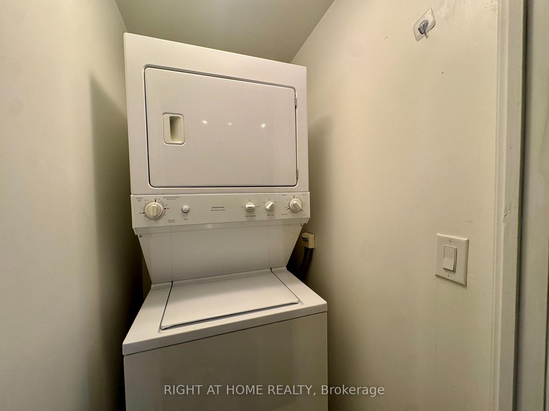 Photo 12 of Unit 1710, 223 Webb Drive, Mississauga, City Centre — HOMEH
