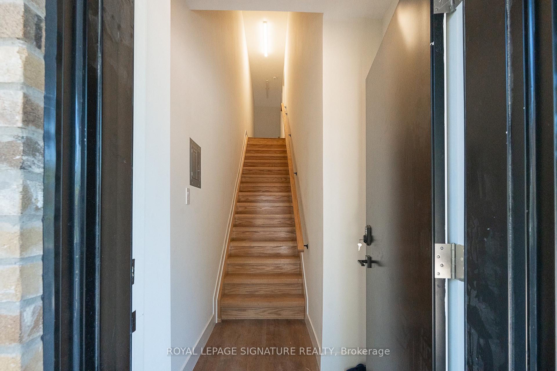 Photo 2 of Unit #5, 7 Earnscliffe Road, Toronto, Oakwood Village — HOMEH