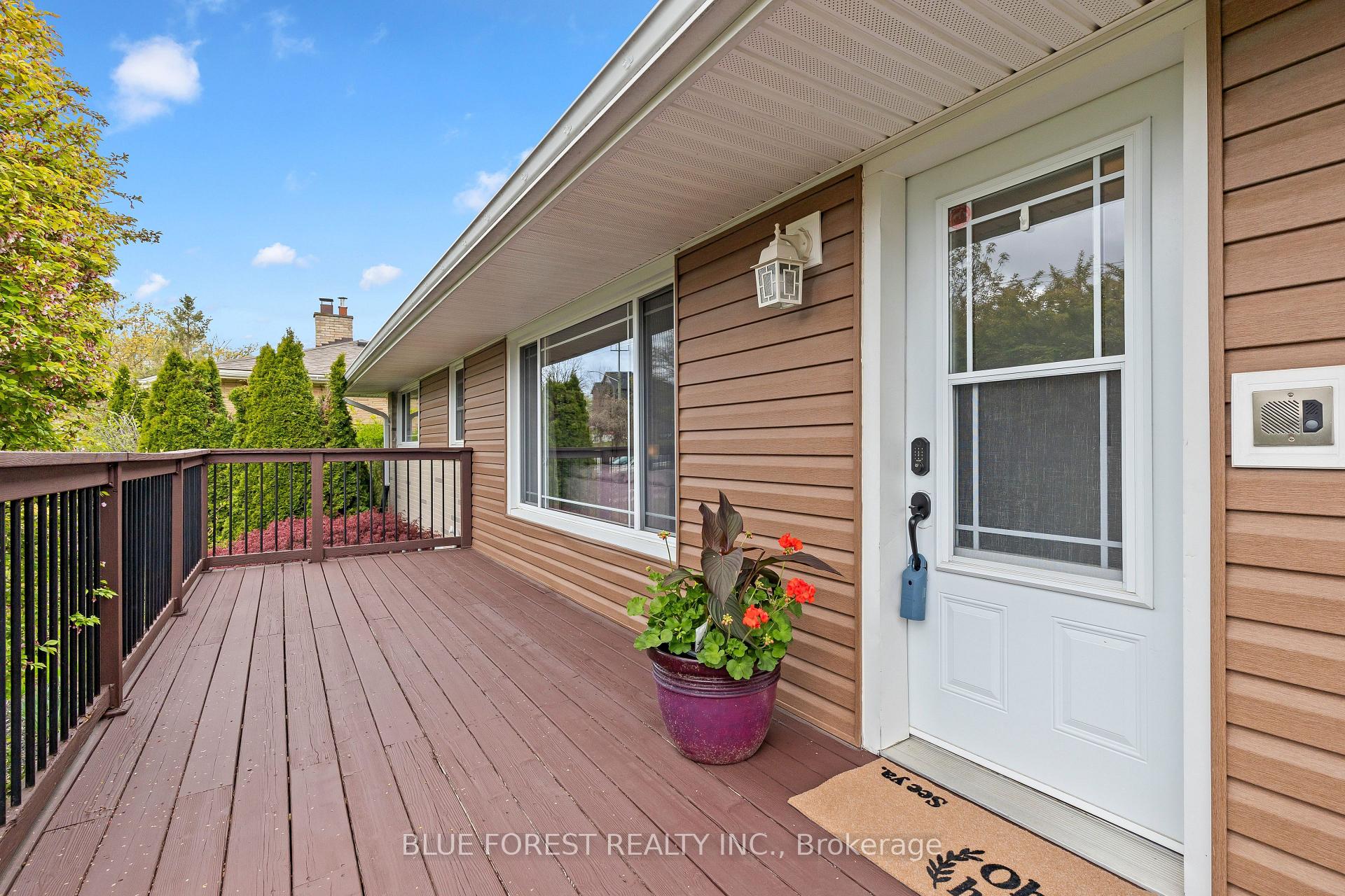 Photo 3 of 436 Baseline Road E, London, South G — HOMEH