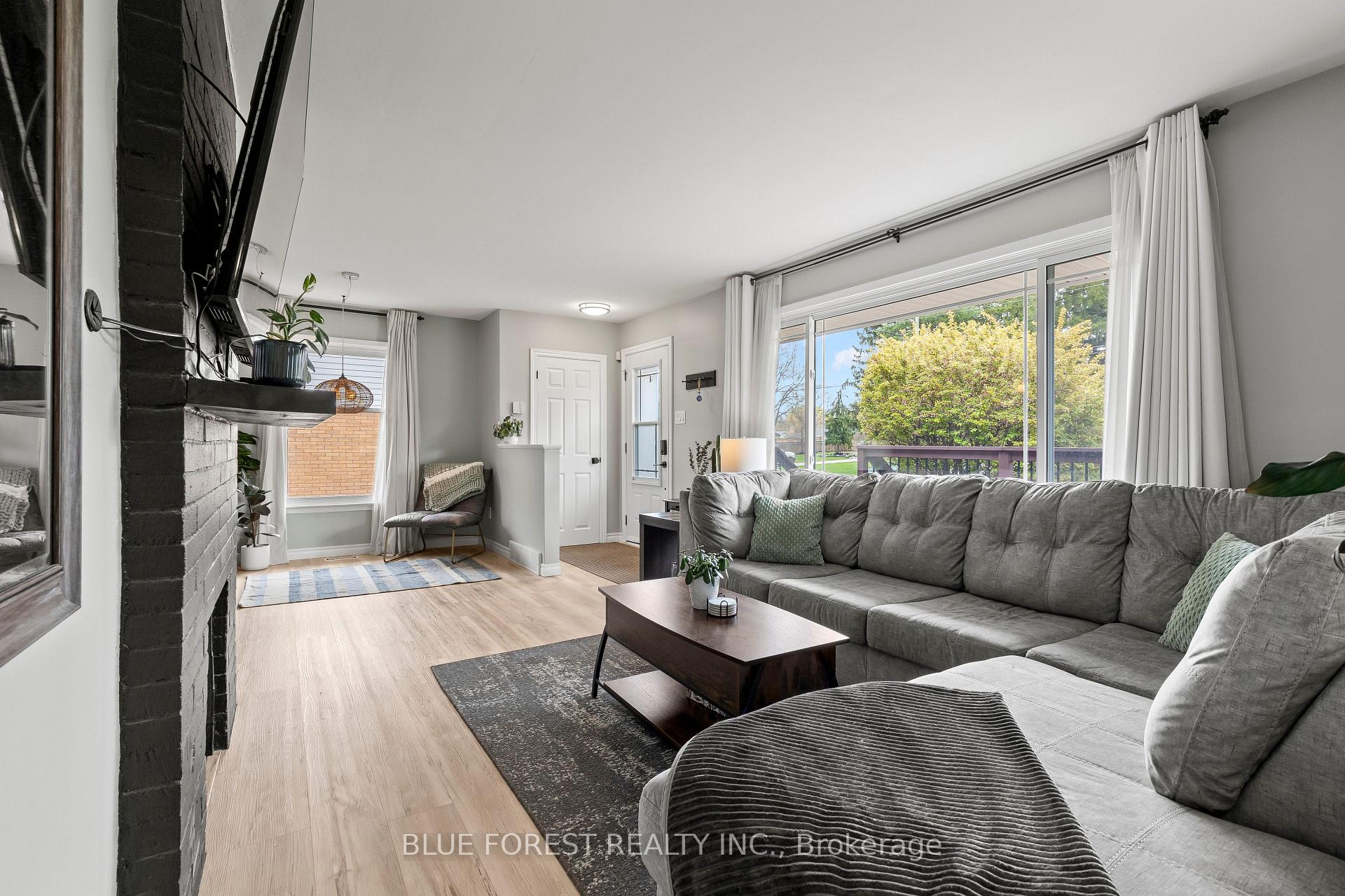 Photo 4 of 436 Baseline Road E, London, South G — HOMEH