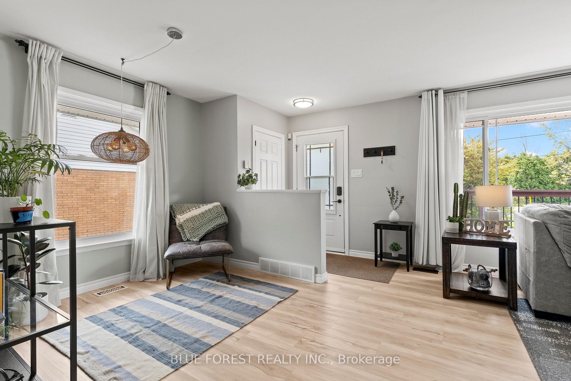 Photo 8 of 436 Baseline Road E, London, South G — HOMEH