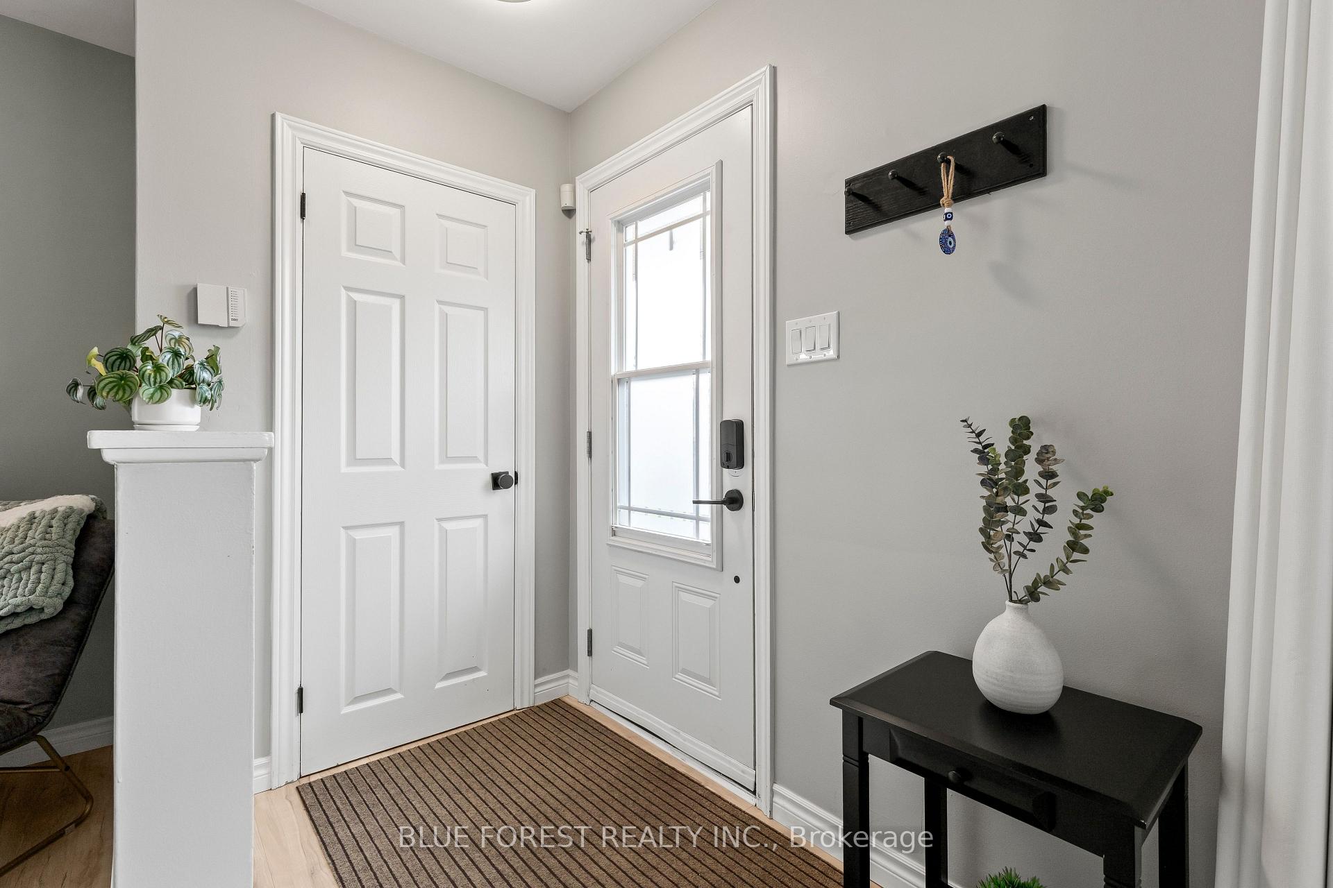Photo 9 of 436 Baseline Road E, London, South G — HOMEH