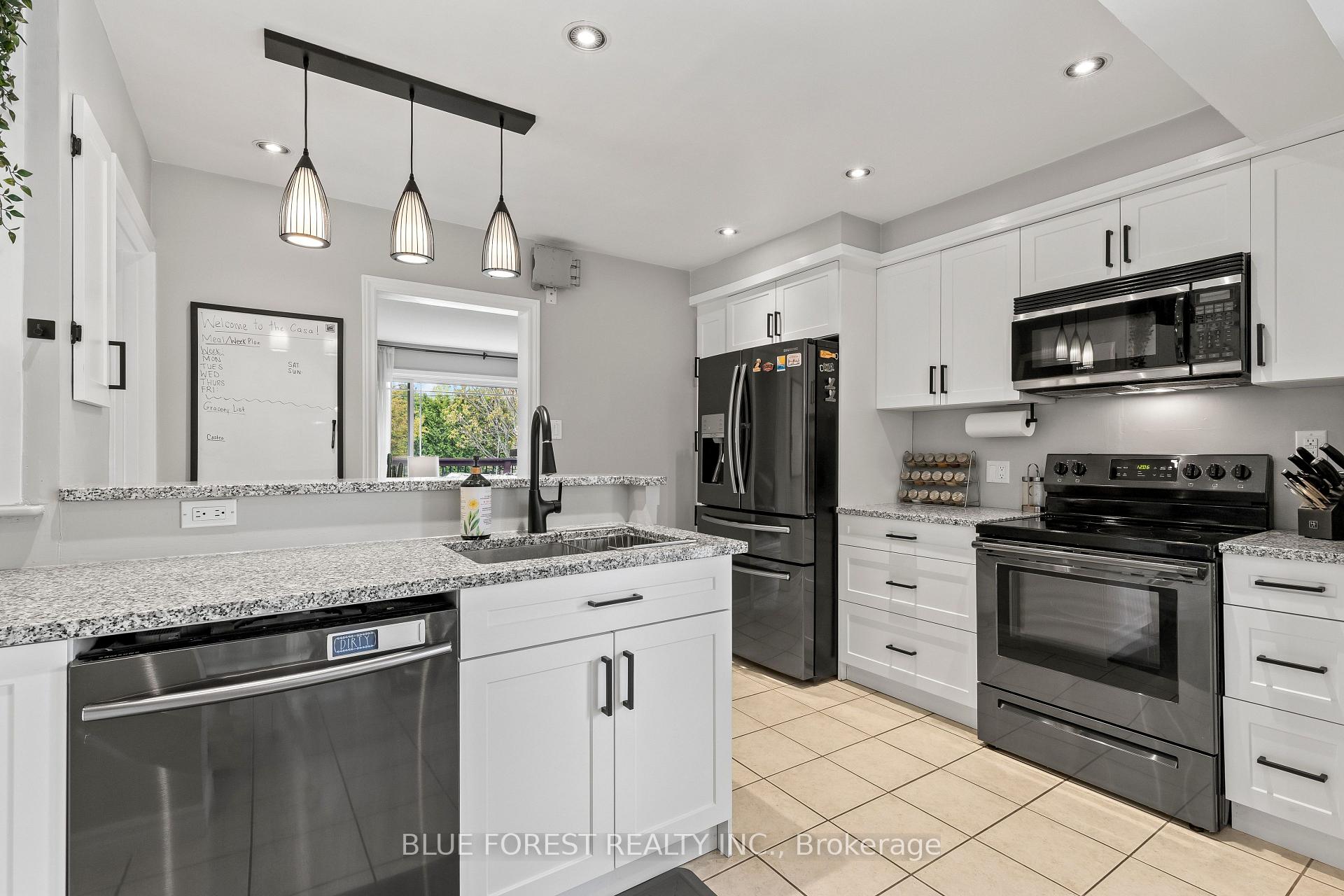 Photo 10 of 436 Baseline Road E, London, South G — HOMEH