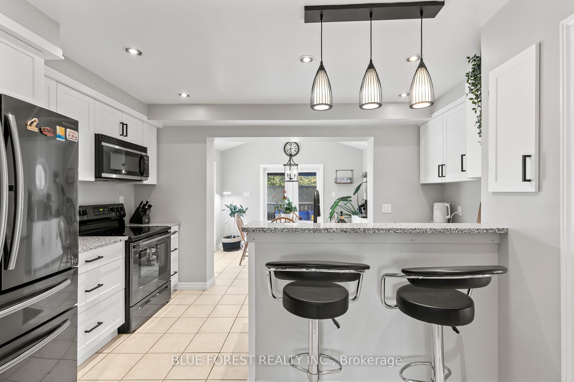 Photo 12 of 436 Baseline Road E, London, South G — HOMEH