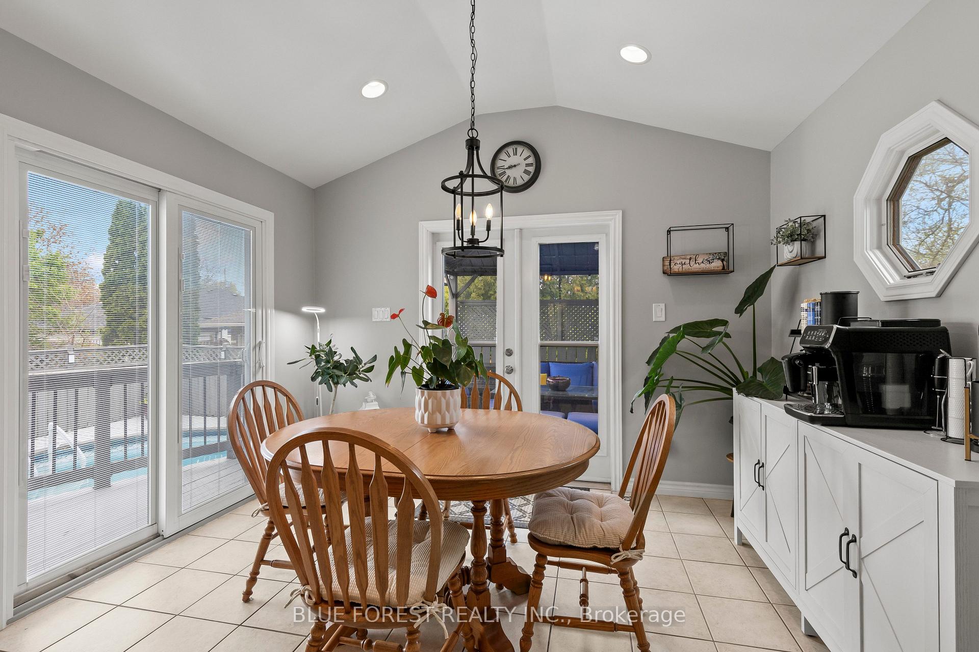 Photo 15 of 436 Baseline Road E, London, South G — HOMEH
